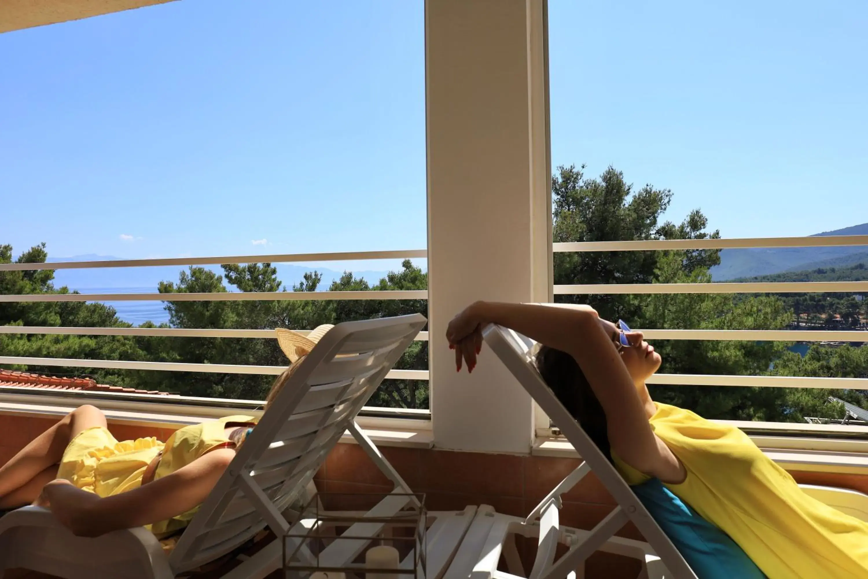 Two-Bedroom Apartment in Fontana Bayside Park Two-Bedroom Apartment in Fontana Bayside Park