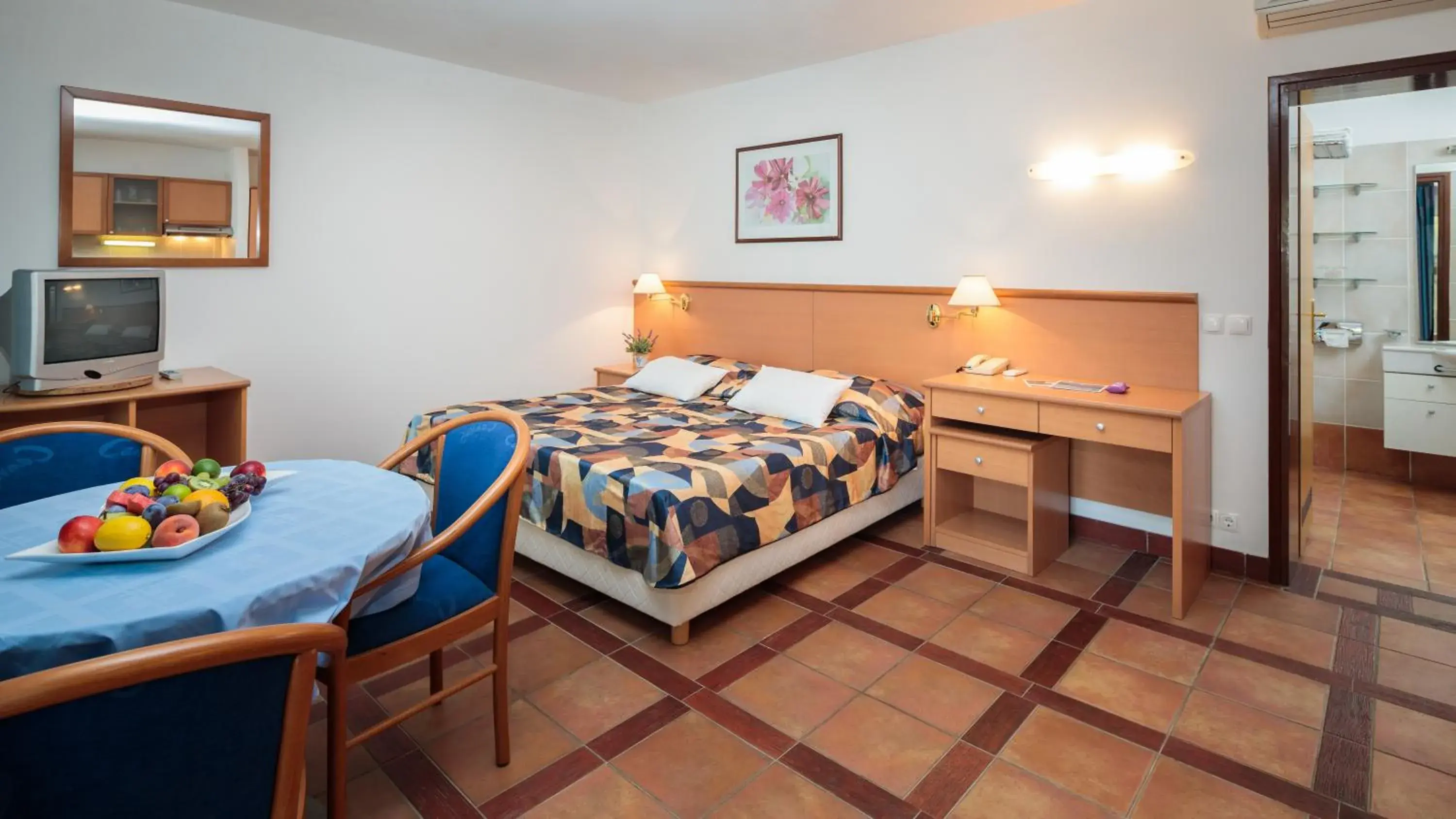 Deluxe Studio in Fontana Bayside Park Deluxe Studio in Fontana Bayside Park