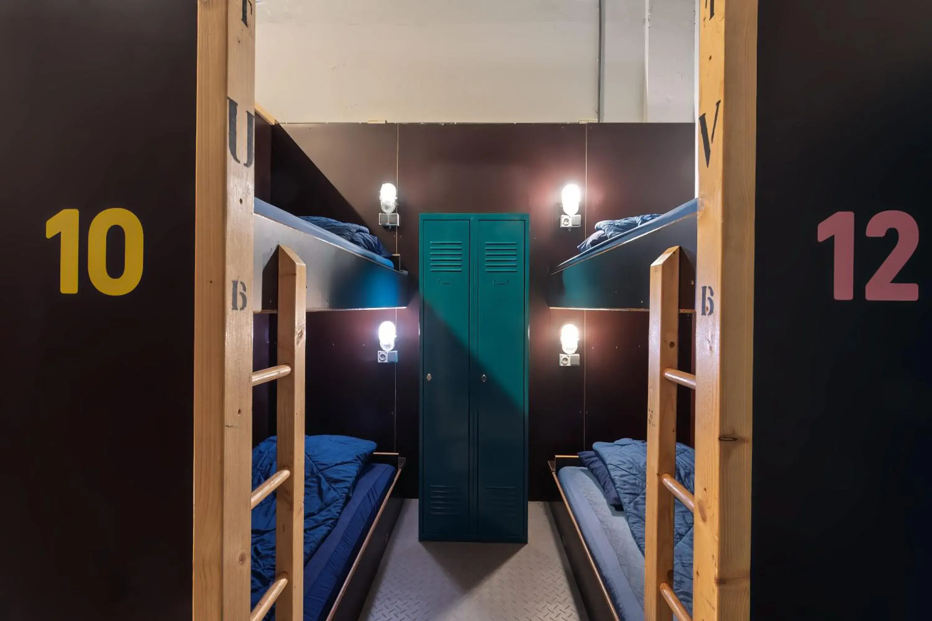 Bed in 12-Bed Mixed Room with Shower in Stayokay Hostel Eindhoven Bed in 12-Bed Mixed Room with Shower in Stayokay Hostel Eindhoven