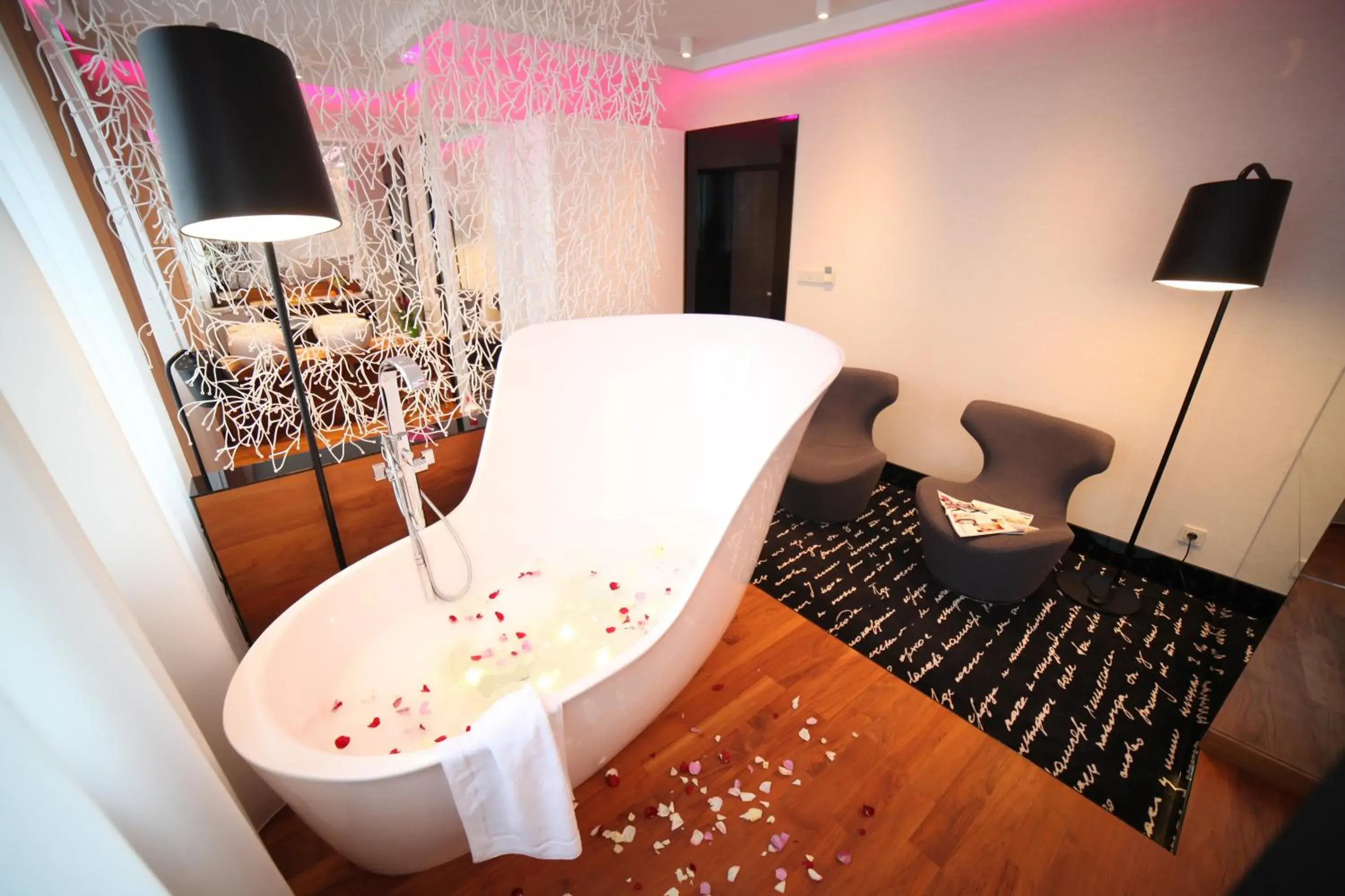 Deluxe Double Room with Bath in Hotel Martina Deluxe Double Room with Bath in Hotel Martina