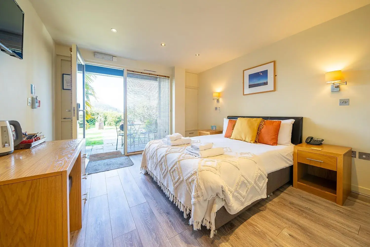 Queen Room with Garden View in The Red Lion at Stiffkey Queen Room with Garden View in The Red Lion at Stiffkey