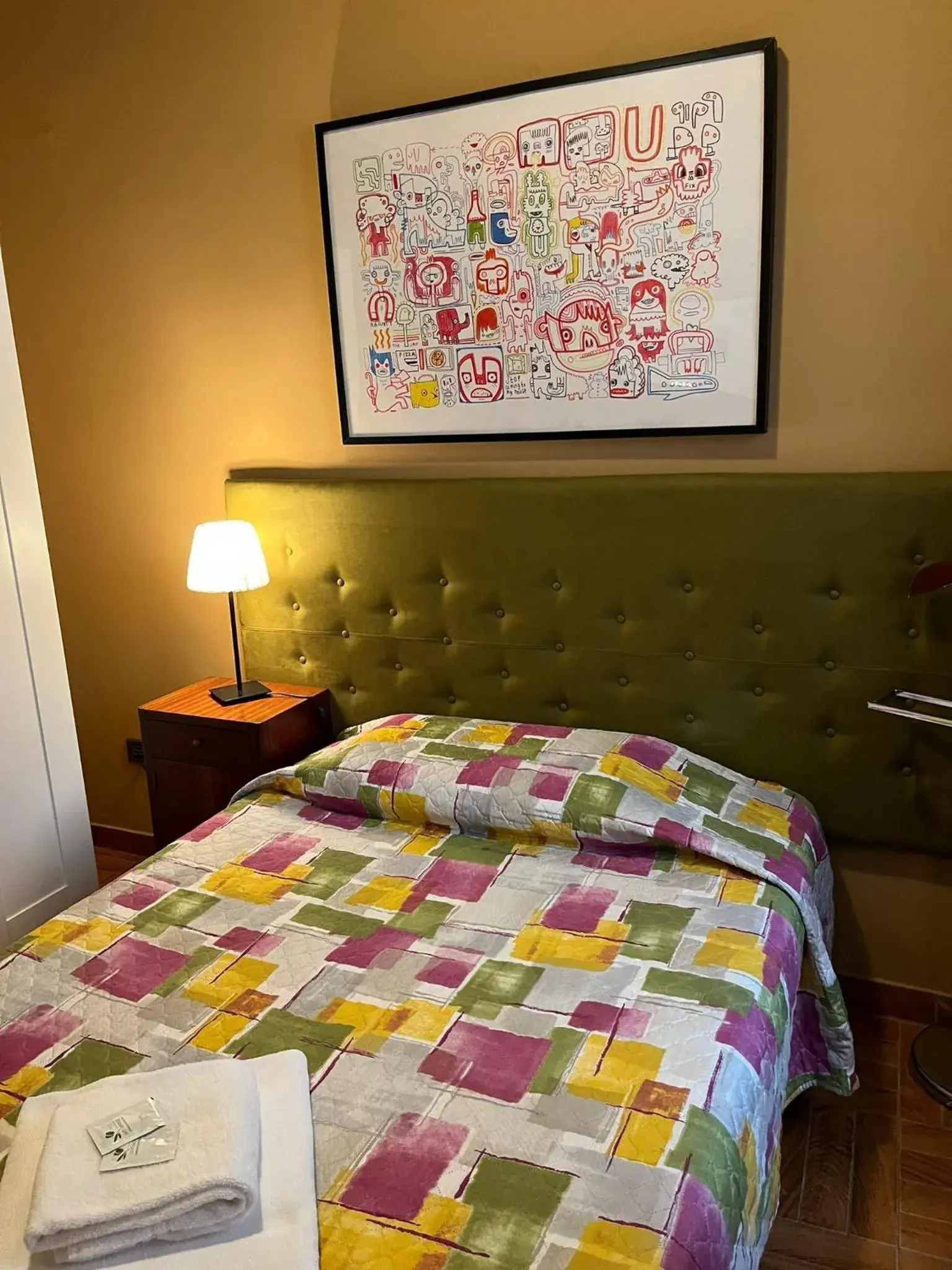 Single Room with Shared Bathroom - single occupancy in Corso Porta Nuova 39 Single Room with Shared Bathroom - single occupancy in Corso Porta Nuova 39