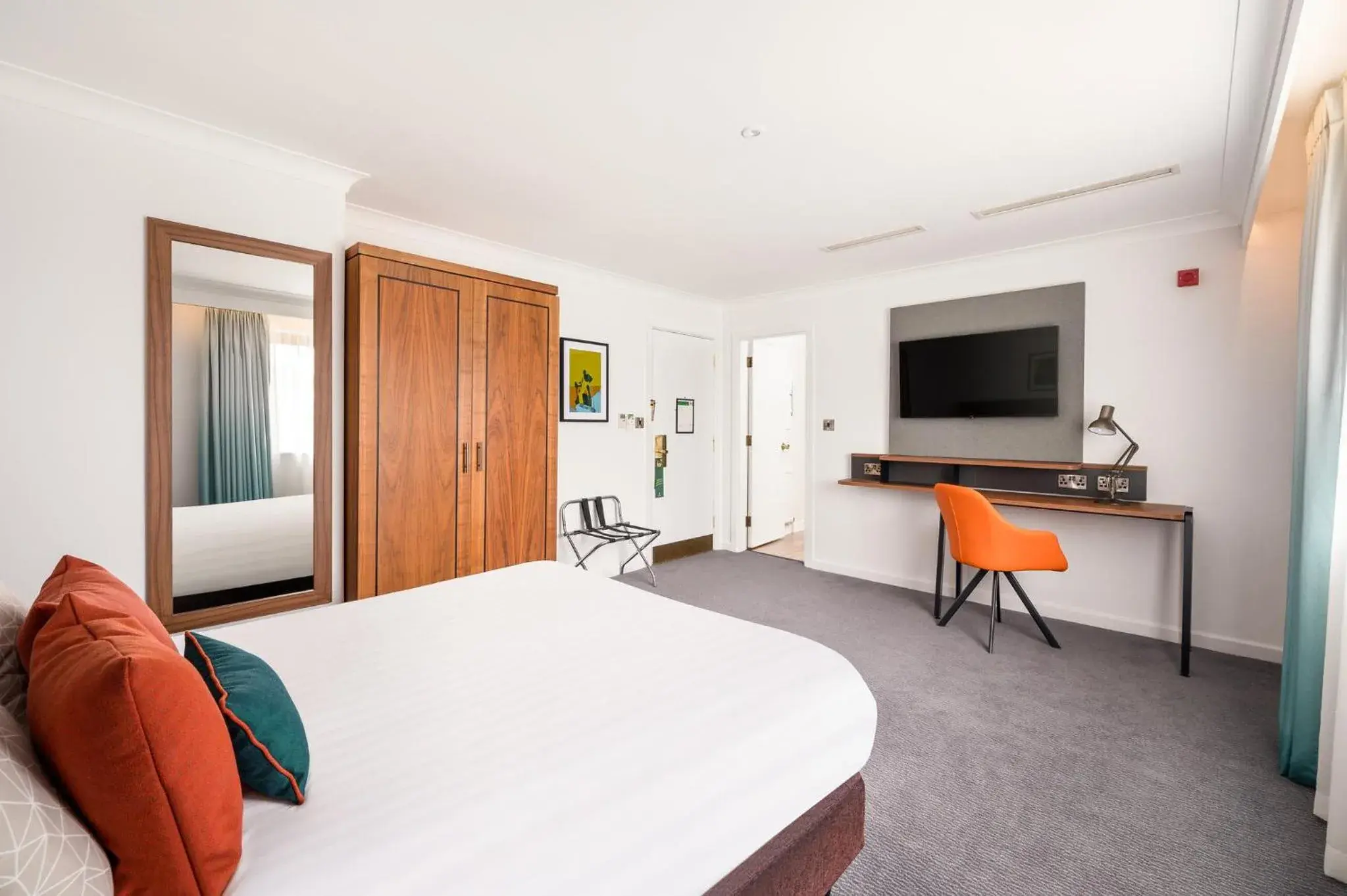 1 Double Bed Suite in Holiday Inn Birmingham Bromsgrove by IHG 1 Double Bed Suite in Holiday Inn Birmingham Bromsgrove by IHG