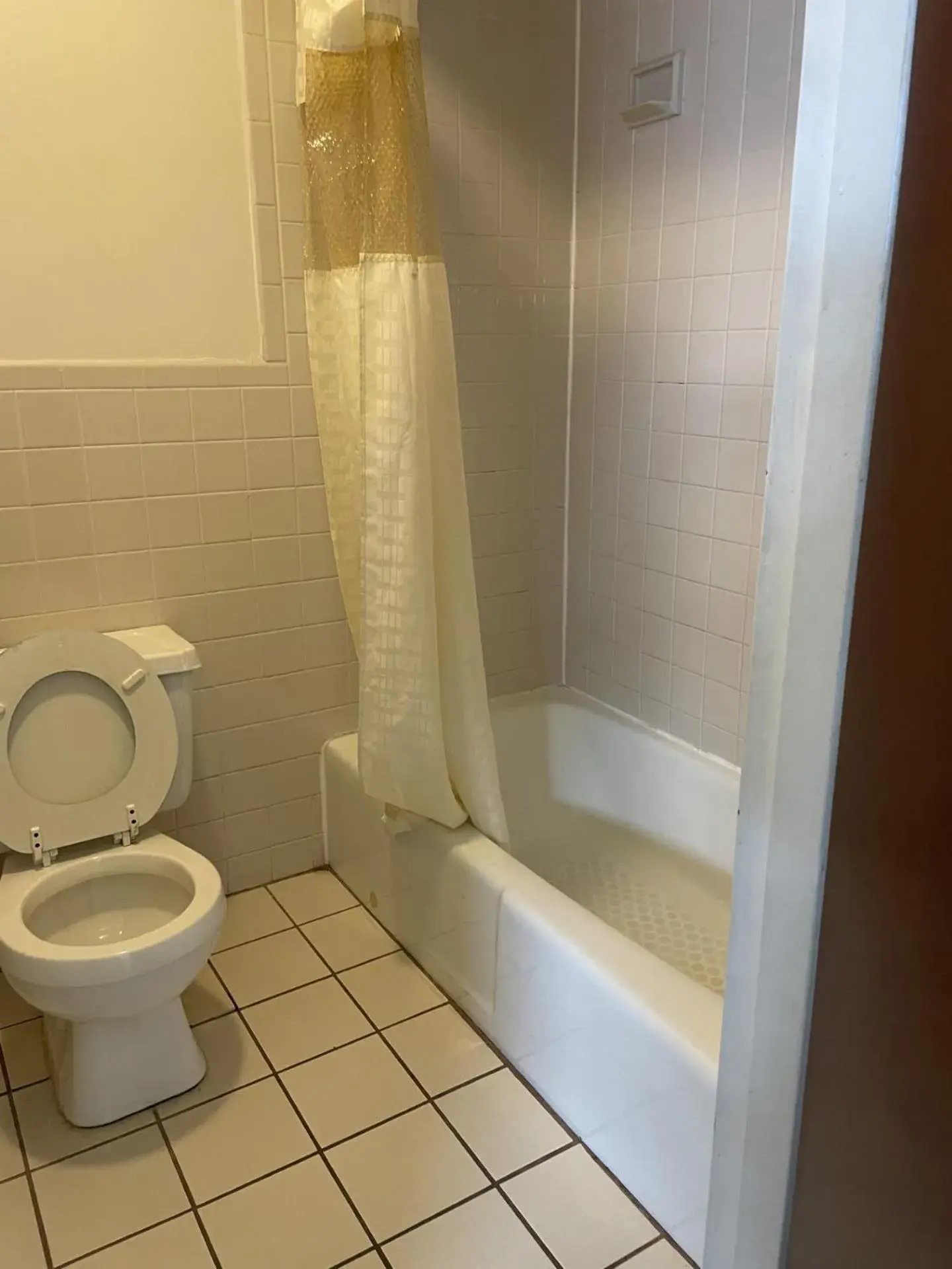 Deluxe Double Room in Budget Inn - Elizabeth, NJ Deluxe Double Room in Budget Inn - Elizabeth, NJ