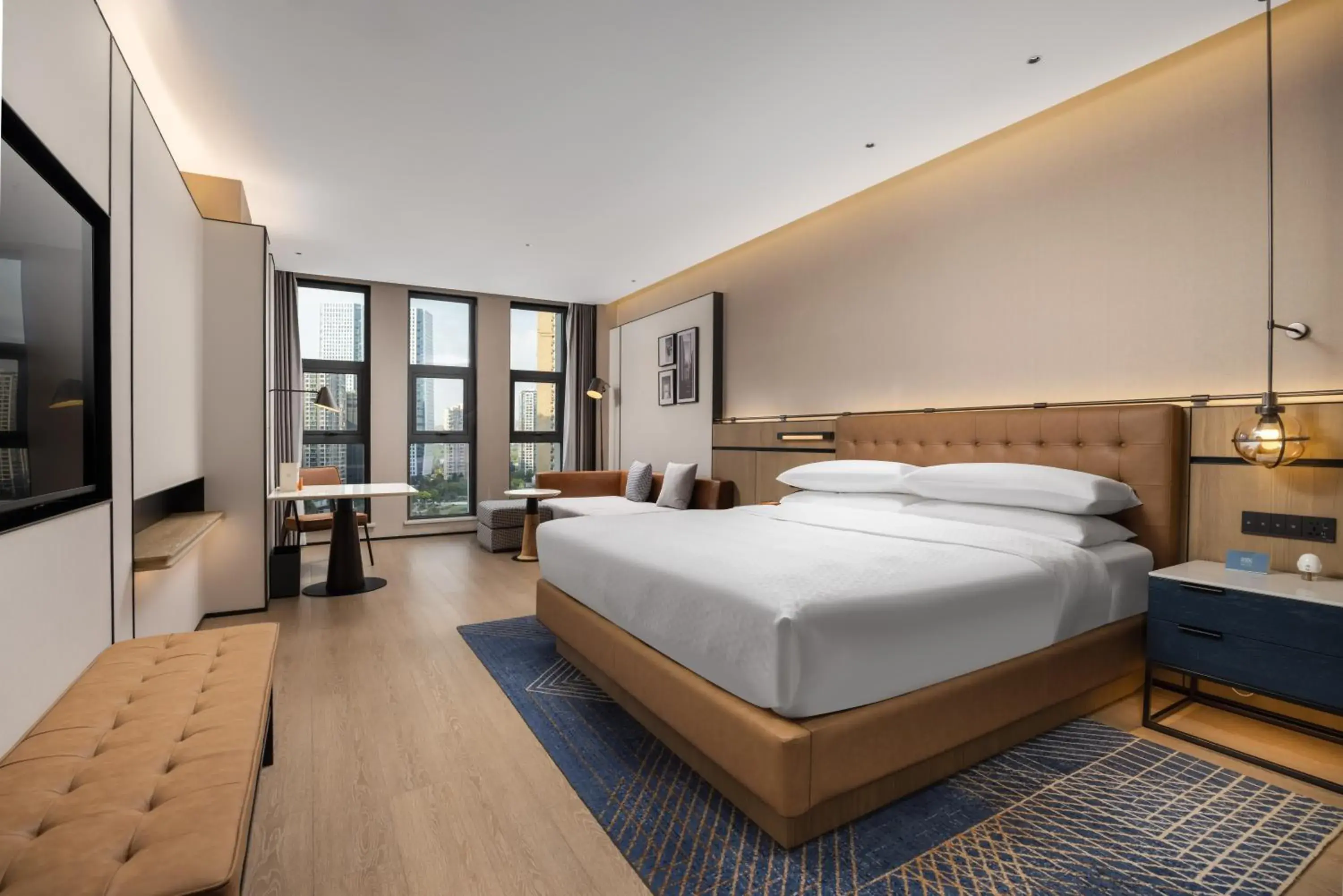 King Room with Lake View in Four Points by Sheraton Chengdu, High-Tech Zone Exhibition Center King Room with Lake View in Four Points by Sheraton Chengdu, High-Tech Zone Exhibition Center