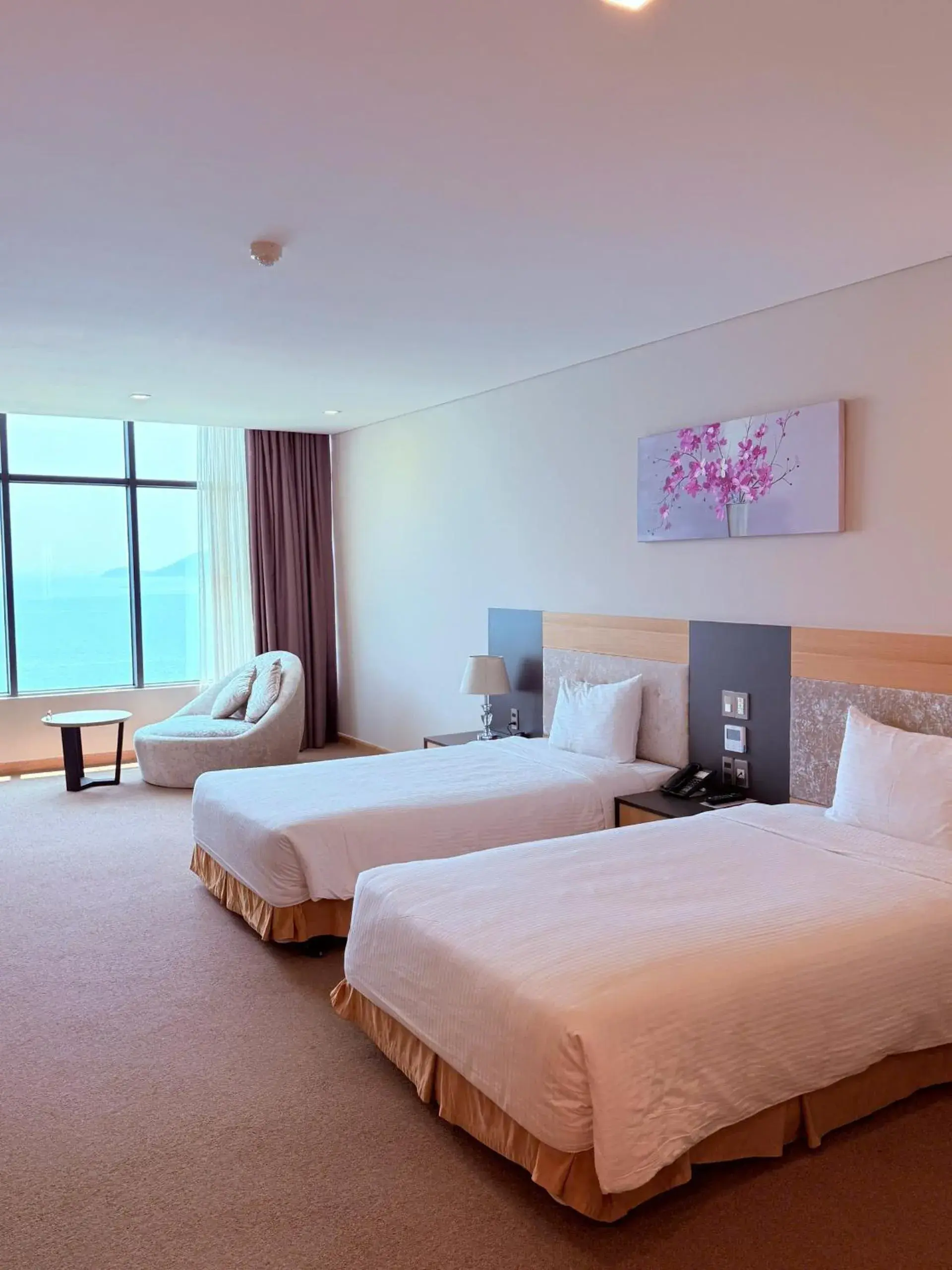 Deluxe Twin Room with Ocean View in Muong Thanh Luxury Nha Trang Hotel Deluxe Twin Room with Ocean View in Muong Thanh Luxury Nha Trang Hotel