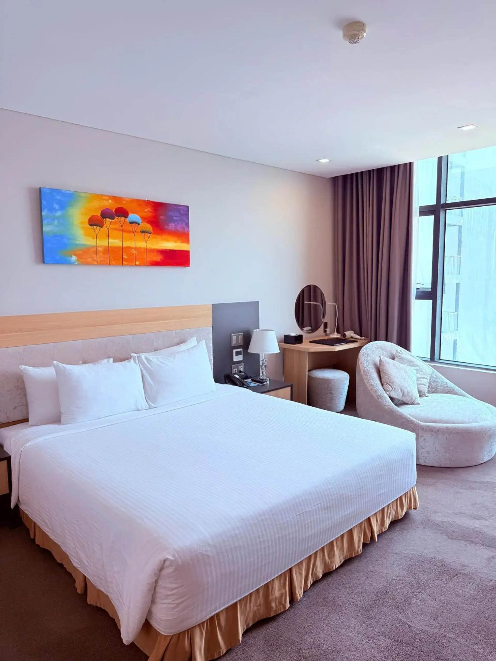 Deluxe Double Room with City View in Muong Thanh Luxury Nha Trang Hotel Deluxe Double Room with City View in Muong Thanh Luxury Nha Trang Hotel