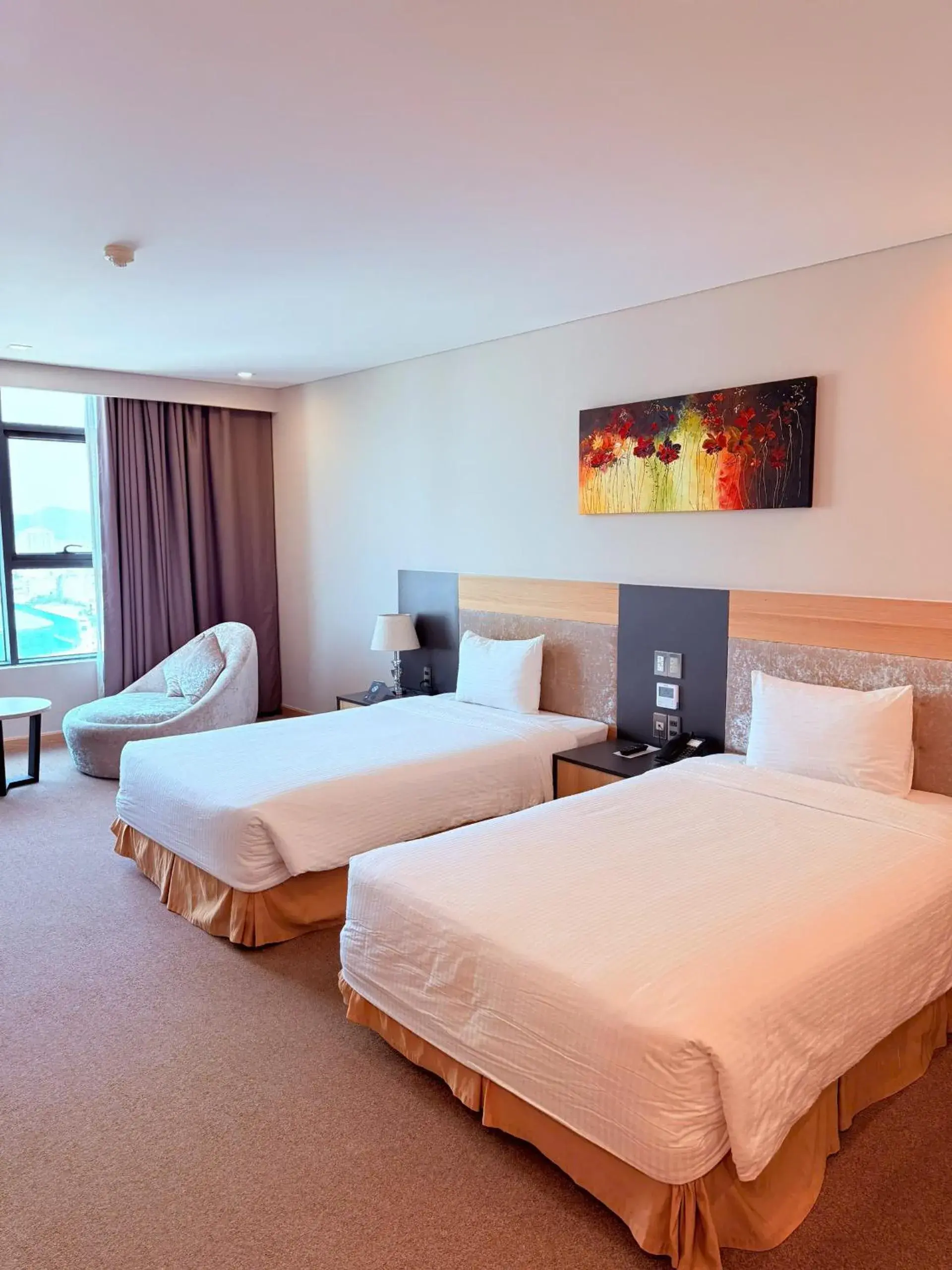 Deluxe Twin Room with City View in Muong Thanh Luxury Nha Trang Hotel Deluxe Twin Room with City View in Muong Thanh Luxury Nha Trang Hotel