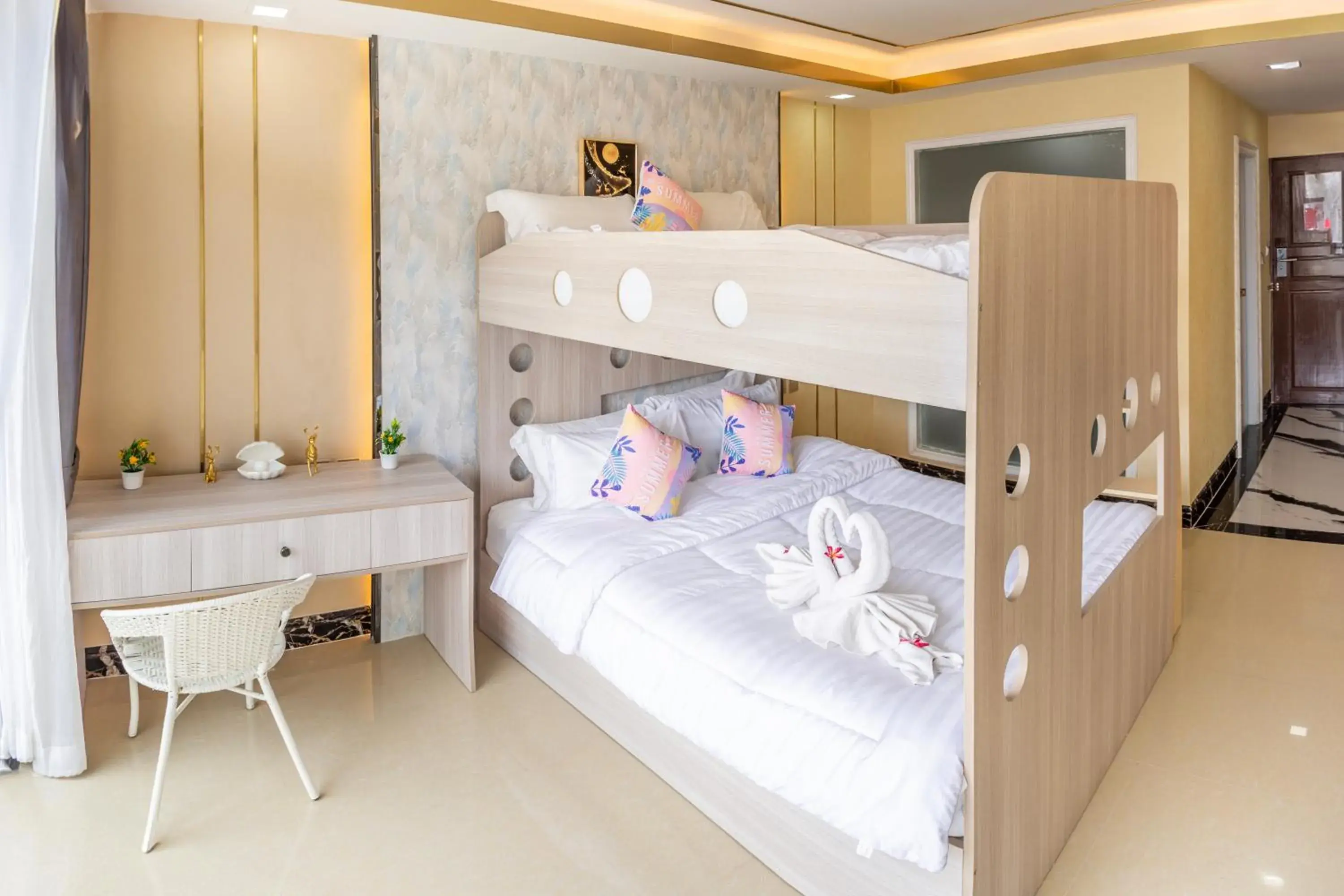 Family Room with Sea View in Mermaid Beach Resort Family Room with Sea View in Mermaid Beach Resort