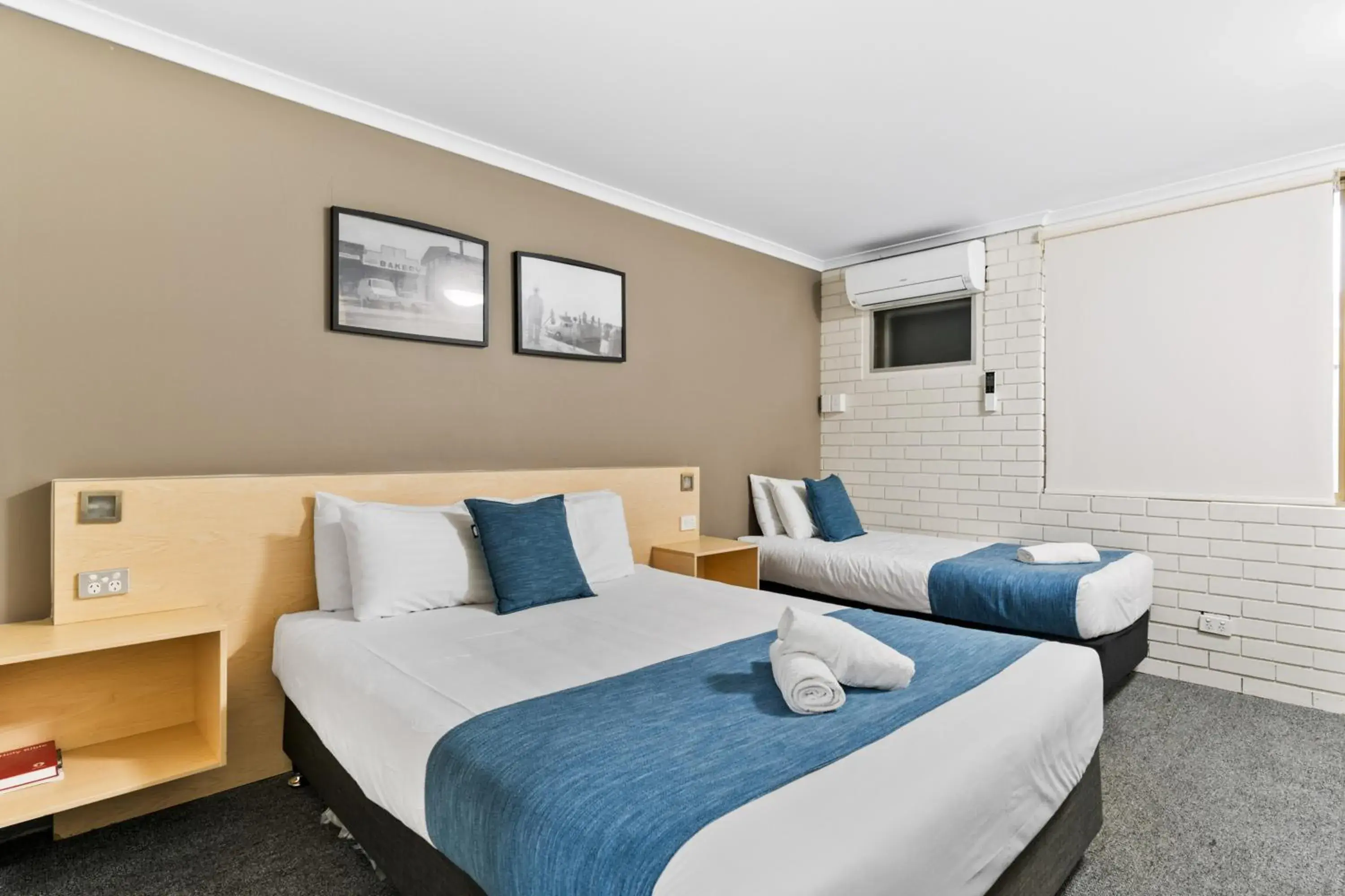 Triple Room with Private Bathroom in Morayfield Tavern Triple Room with Private Bathroom in Morayfield Tavern