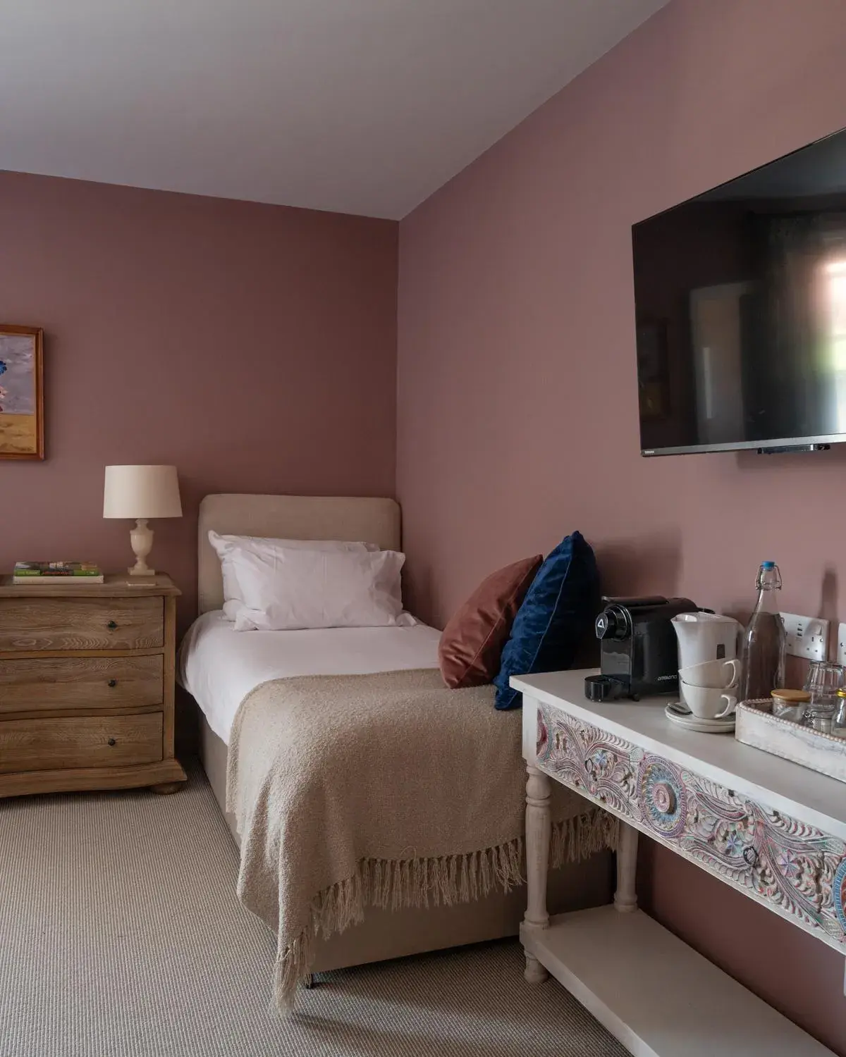 Triple Room with Bath in St Marys Gate Inn Triple Room with Bath in St Marys Gate Inn