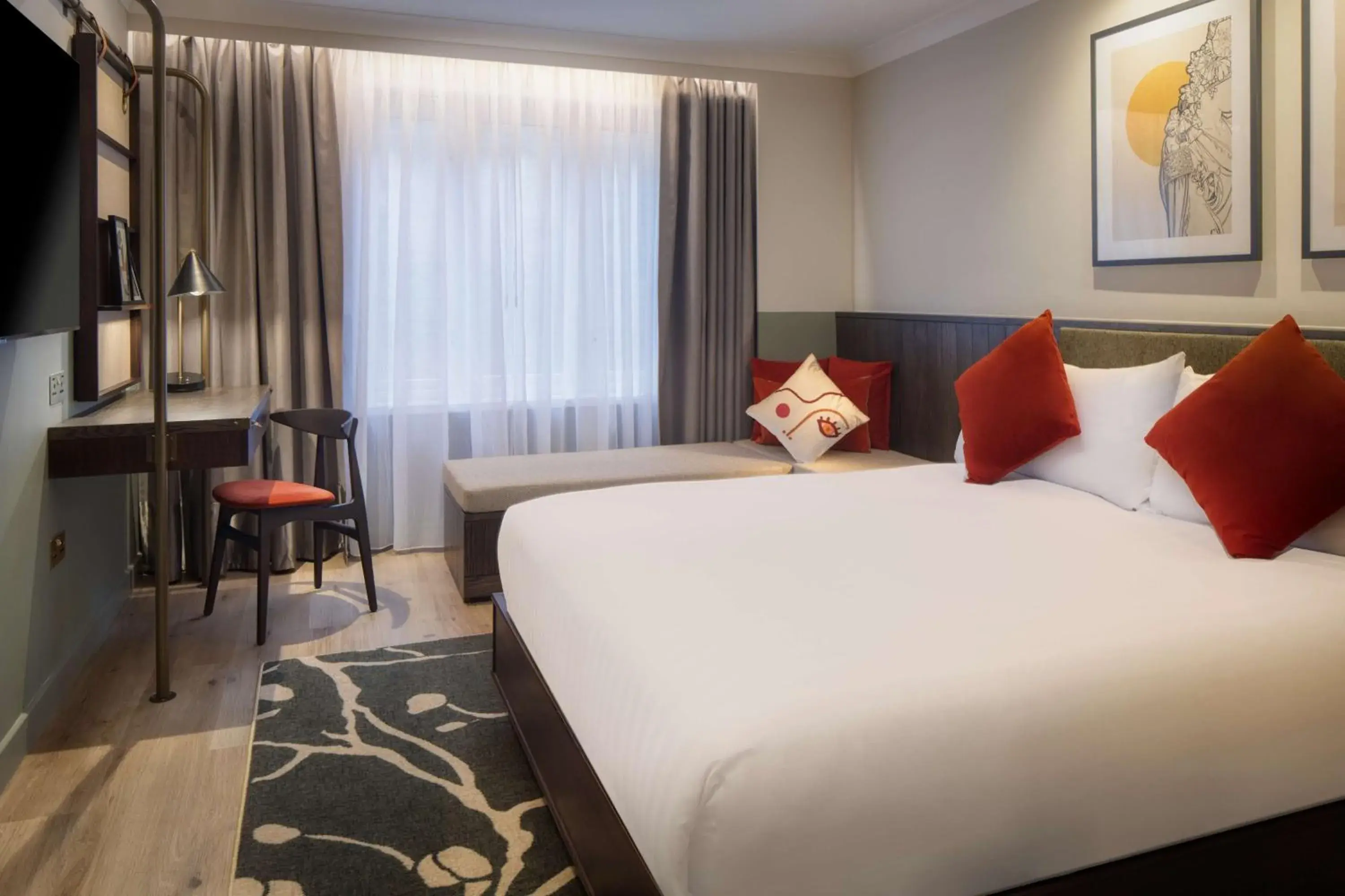 Queen Room with Sofa Bed in The Samuel Ryder Hotel St Albans, Tapestry Collection Hilton Queen Room with Sofa Bed in The Samuel Ryder Hotel St Albans, Tapestry Collection Hilton