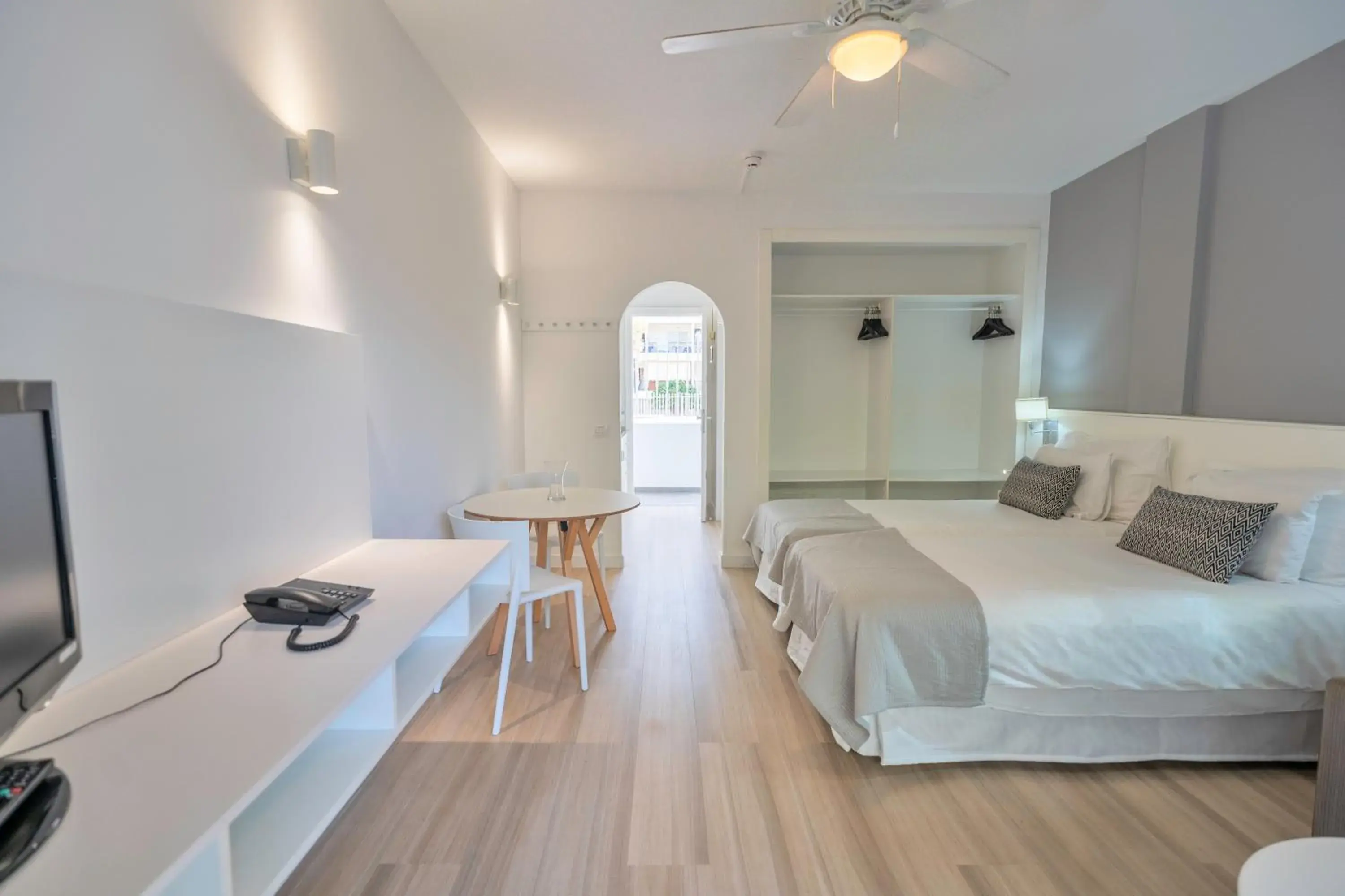 Coral California - Adults Only Coral California - Adults Only