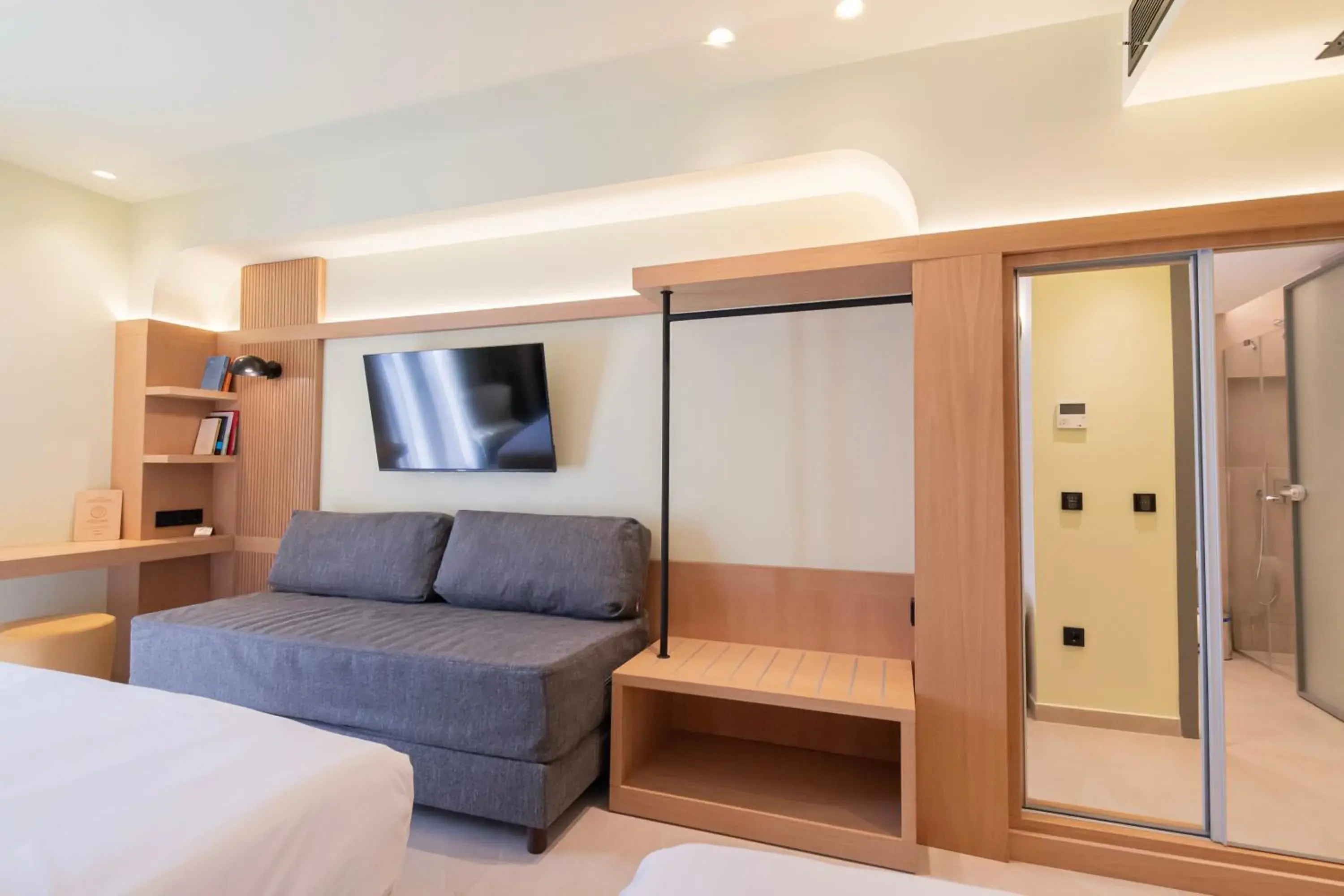 Luxury Triple Room in Sokratis Hotel Luxury Triple Room in Sokratis Hotel