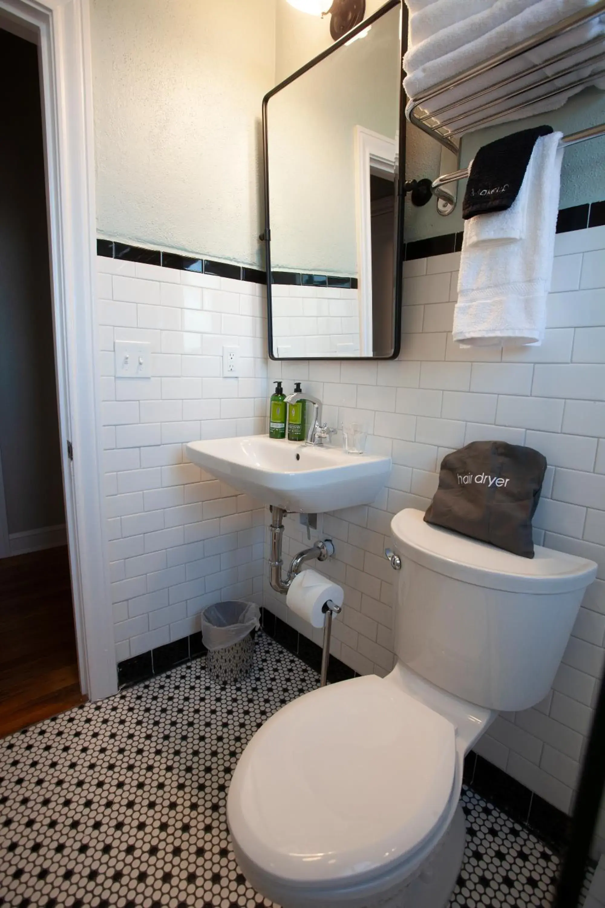 Double Room - single occupancy in Greyhound Inn Double Room - single occupancy in Greyhound Inn