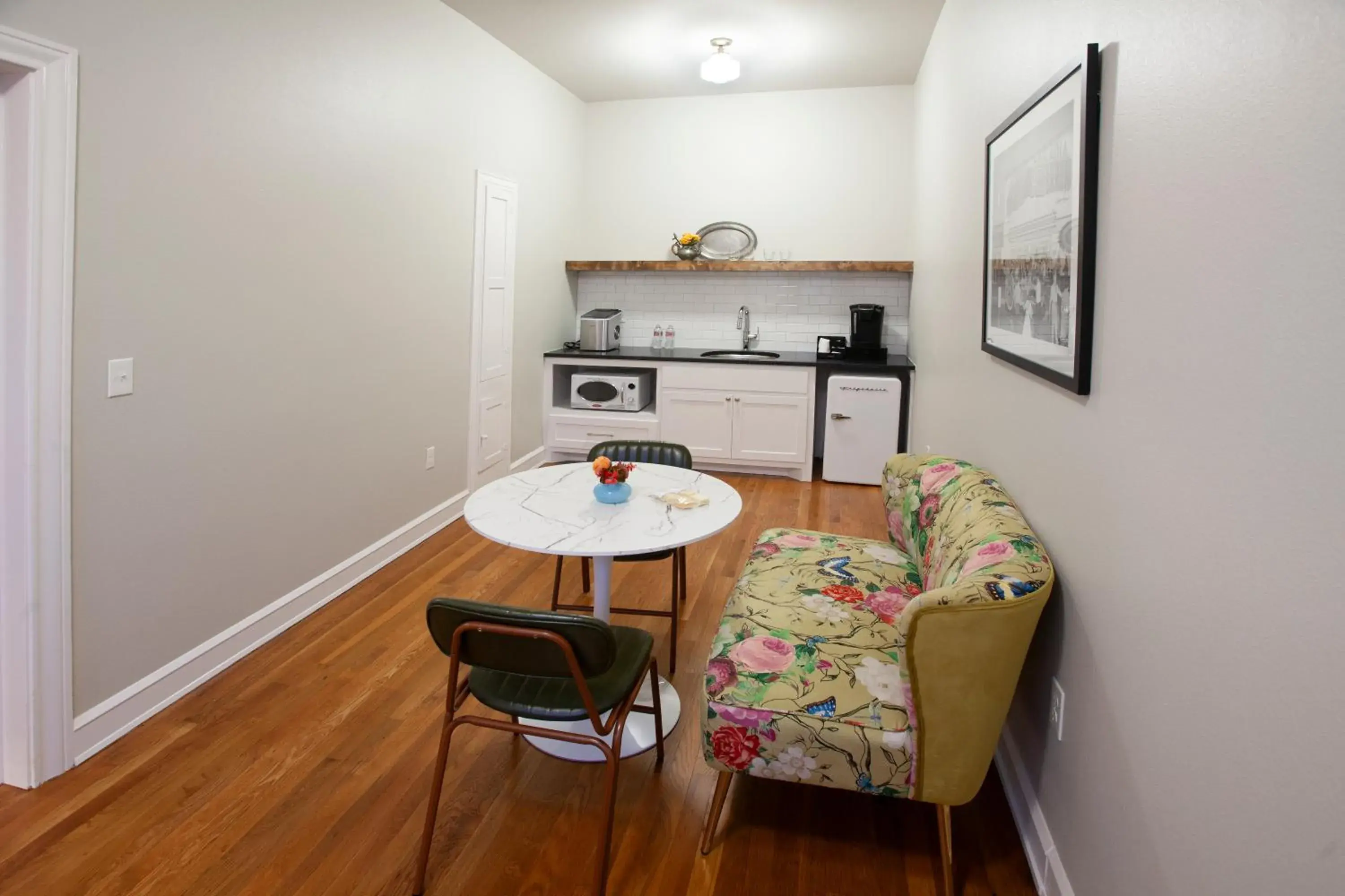 King Studio - single occupancy in Greyhound Inn King Studio - single occupancy in Greyhound Inn