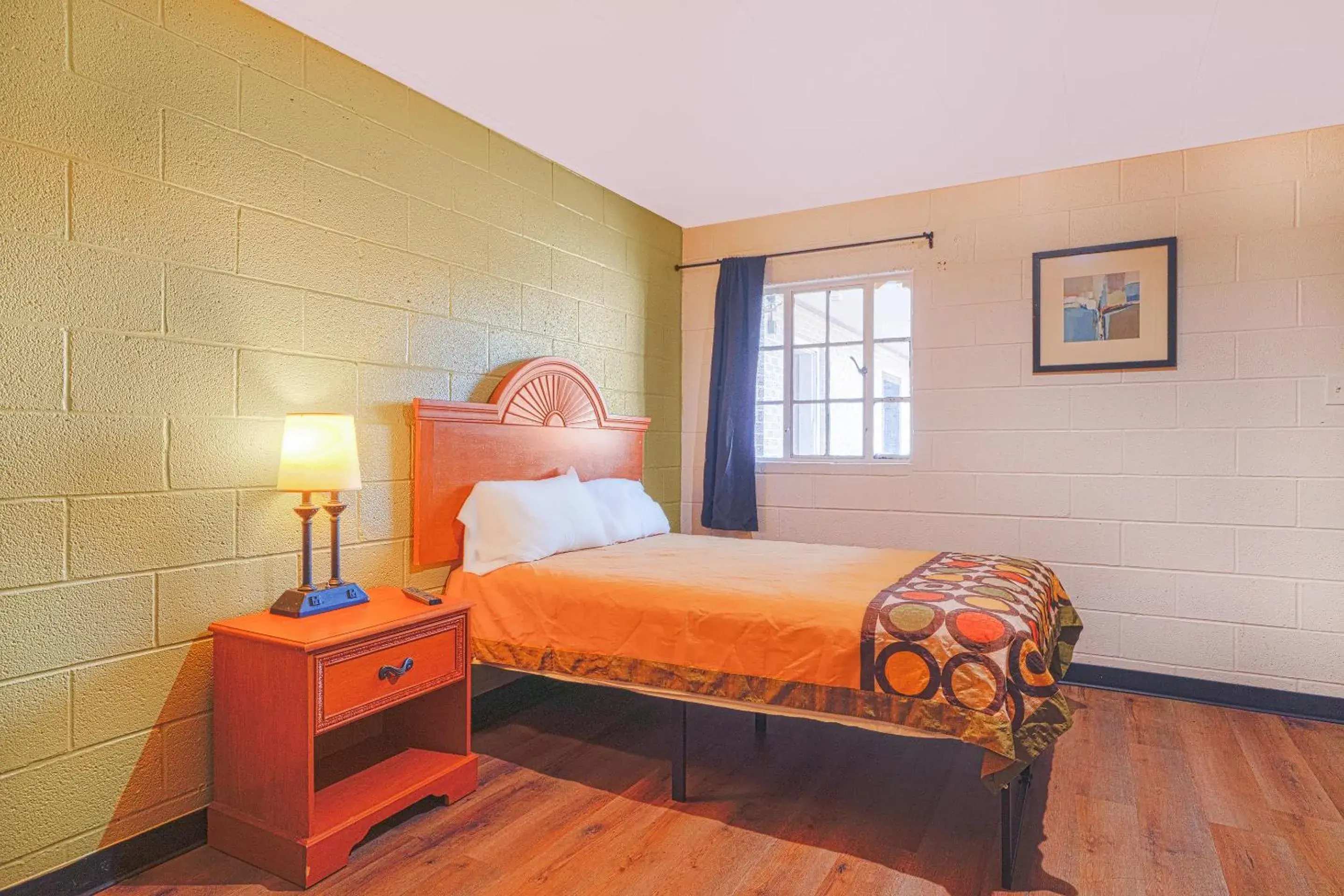 Queen Bed Non-Smoking in The Inn By OYO El Dorado Lake Queen Bed Non-Smoking in The Inn By OYO El Dorado Lake