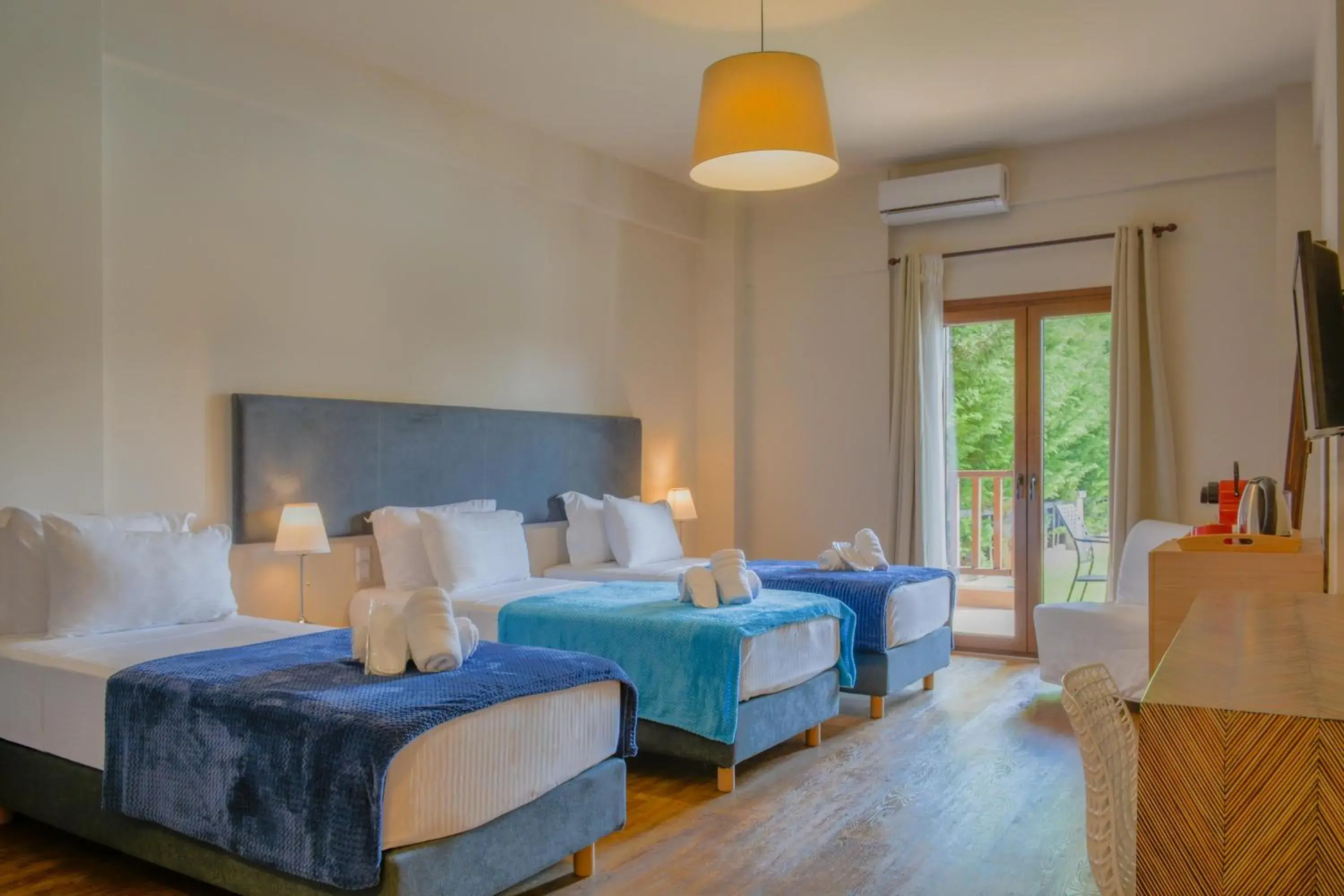 Superior Triple Room with Pool View in Monastiri Guesthouse Superior Triple Room with Pool View in Monastiri Guesthouse