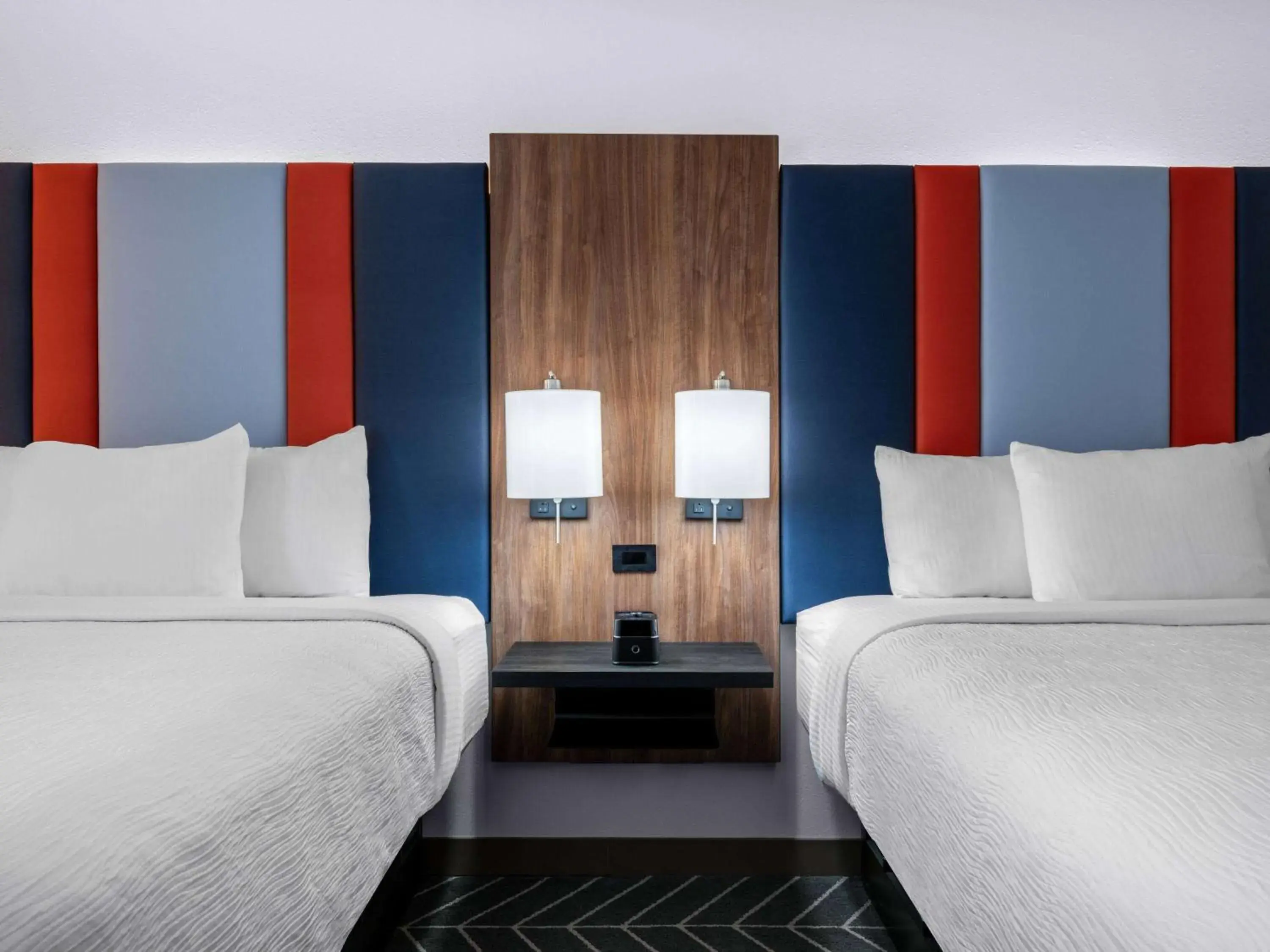 Queen Room with Two Queen Beds - Non-Smoking in La Quinta by Wyndham Chelsea Birmingham Queen Room with Two Queen Beds - Non-Smoking in La Quinta by Wyndham Chelsea Birmingham