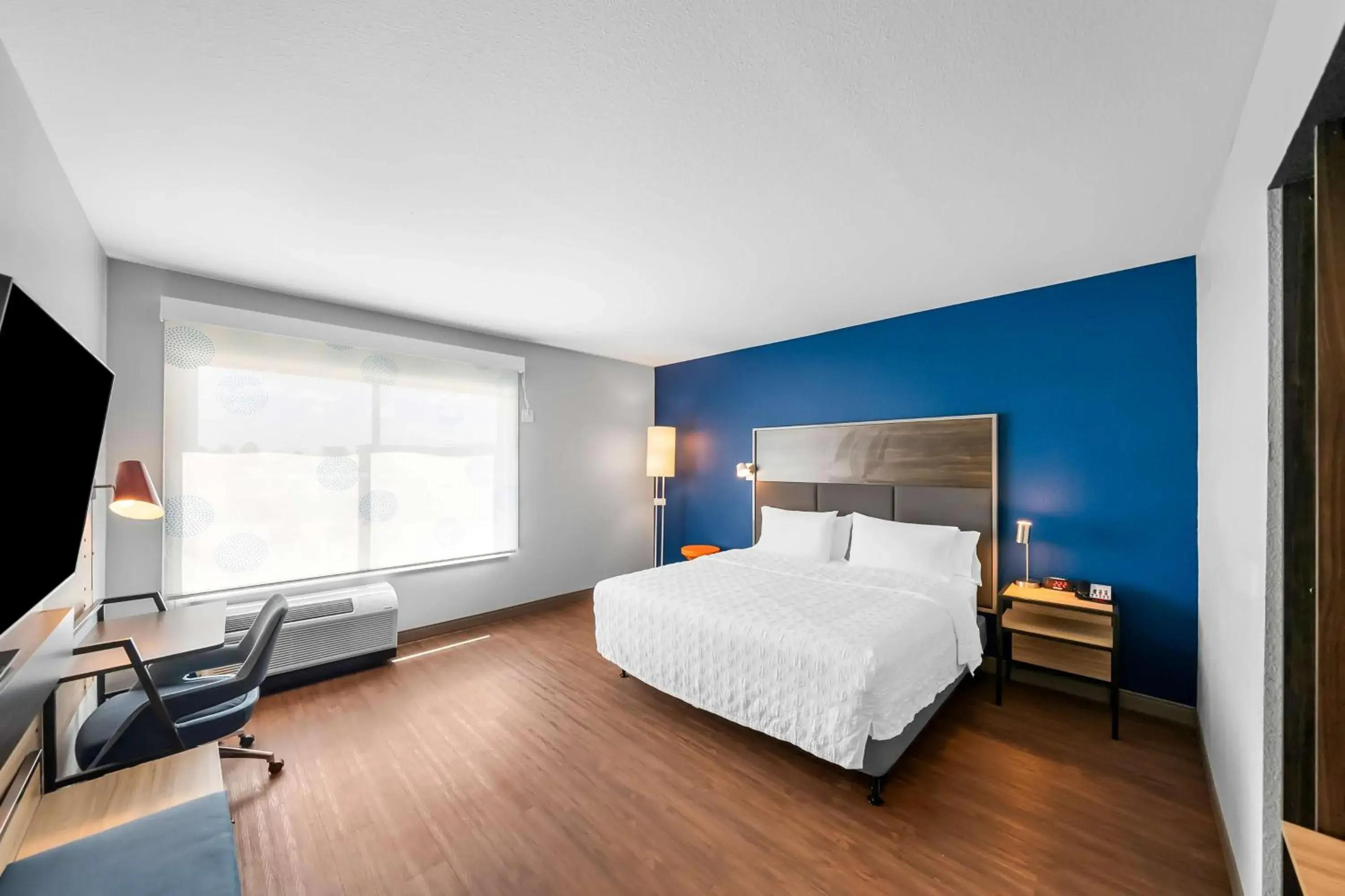 King Room with Bath Tub - Mobility Access in Tru by Hilton Plano Hwy 75 King Room with Bath Tub - Mobility Access in Tru by Hilton Plano Hwy 75