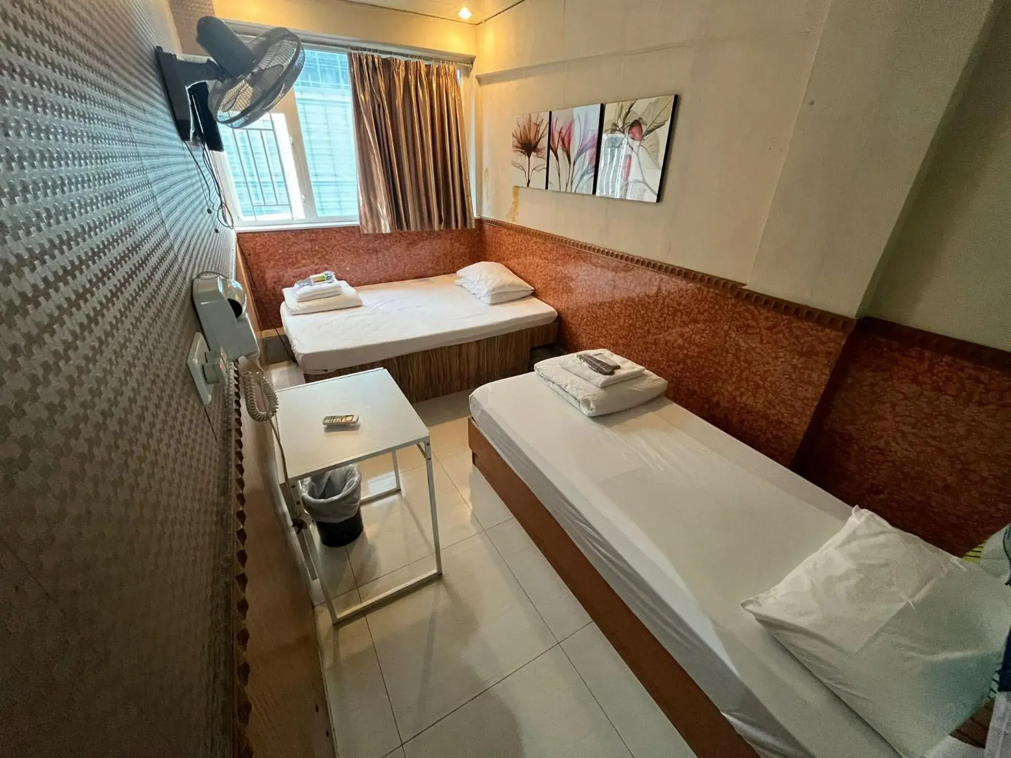 Triple Room with Shared Bathroom in HK Peaceful Guesthouse Triple Room with Shared Bathroom in HK Peaceful Guesthouse