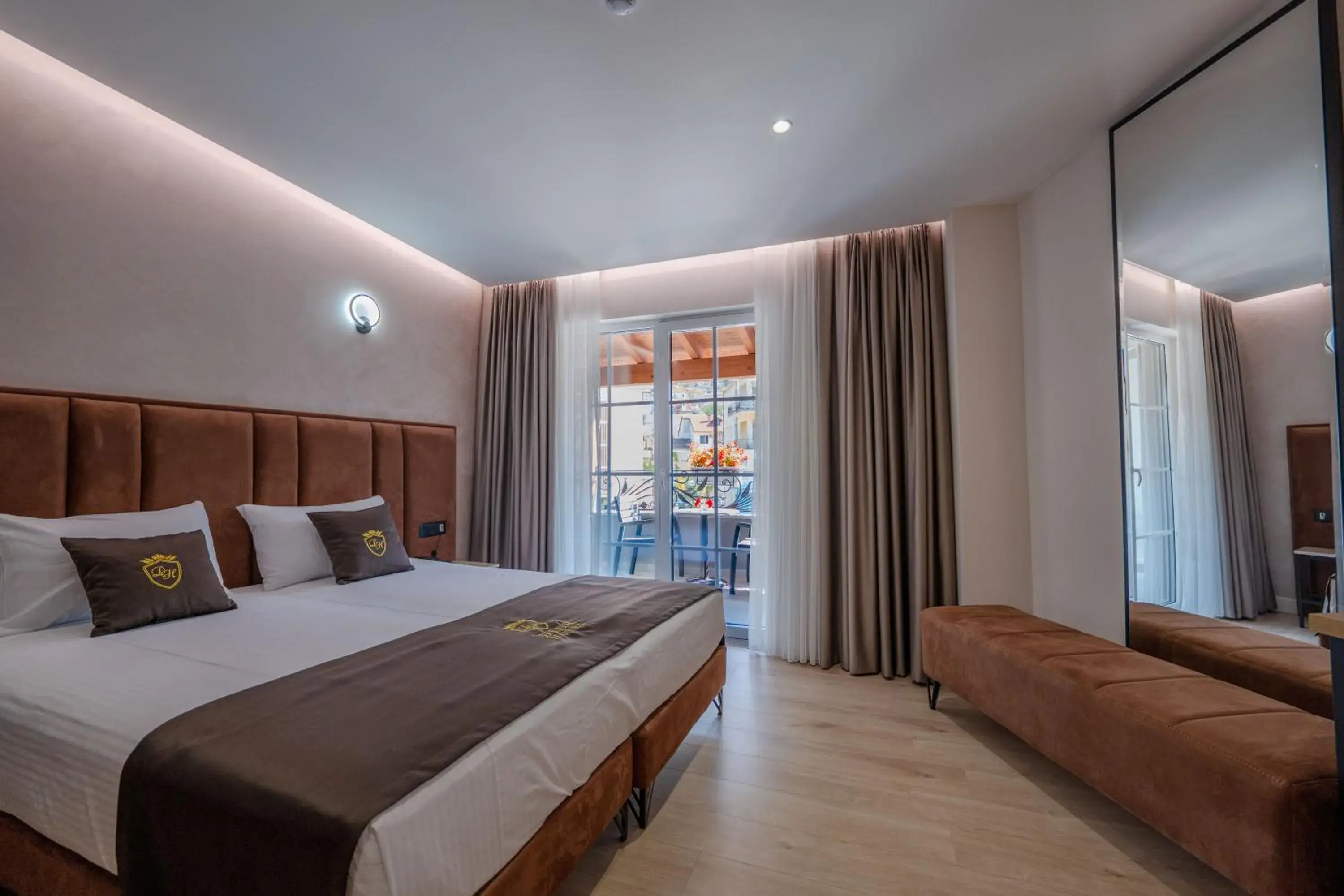 Deluxe Double Room with Extra Bed in Hotel Dior Deluxe Double Room with Extra Bed in Hotel Dior