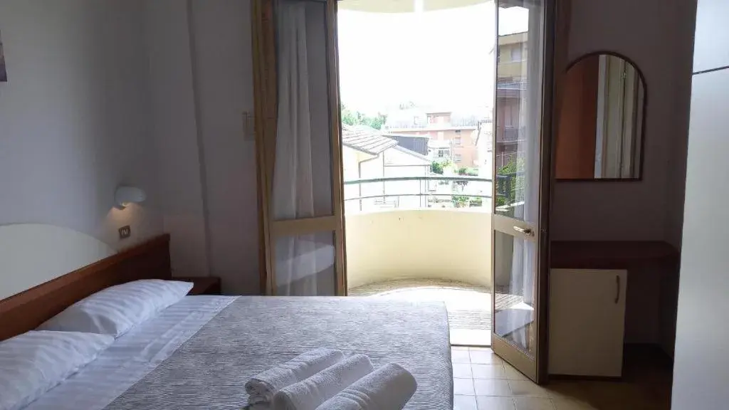 Double Room in Hotel Meeting Double Room in Hotel Meeting