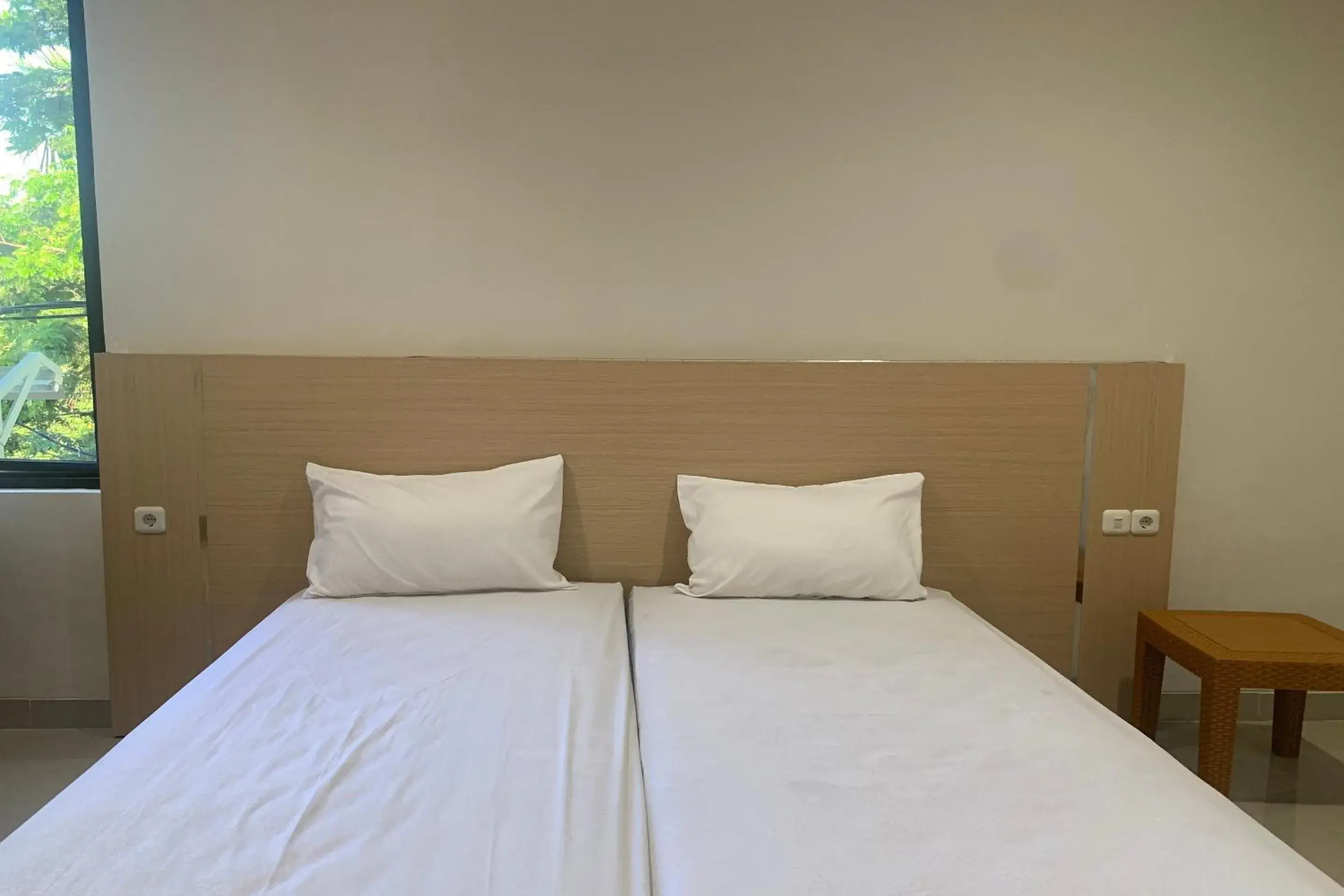 Deluxe Double Room in Hotel O Pondok Hitung Near GOR Kalegowa Deluxe Double Room in Hotel O Pondok Hitung Near GOR Kalegowa