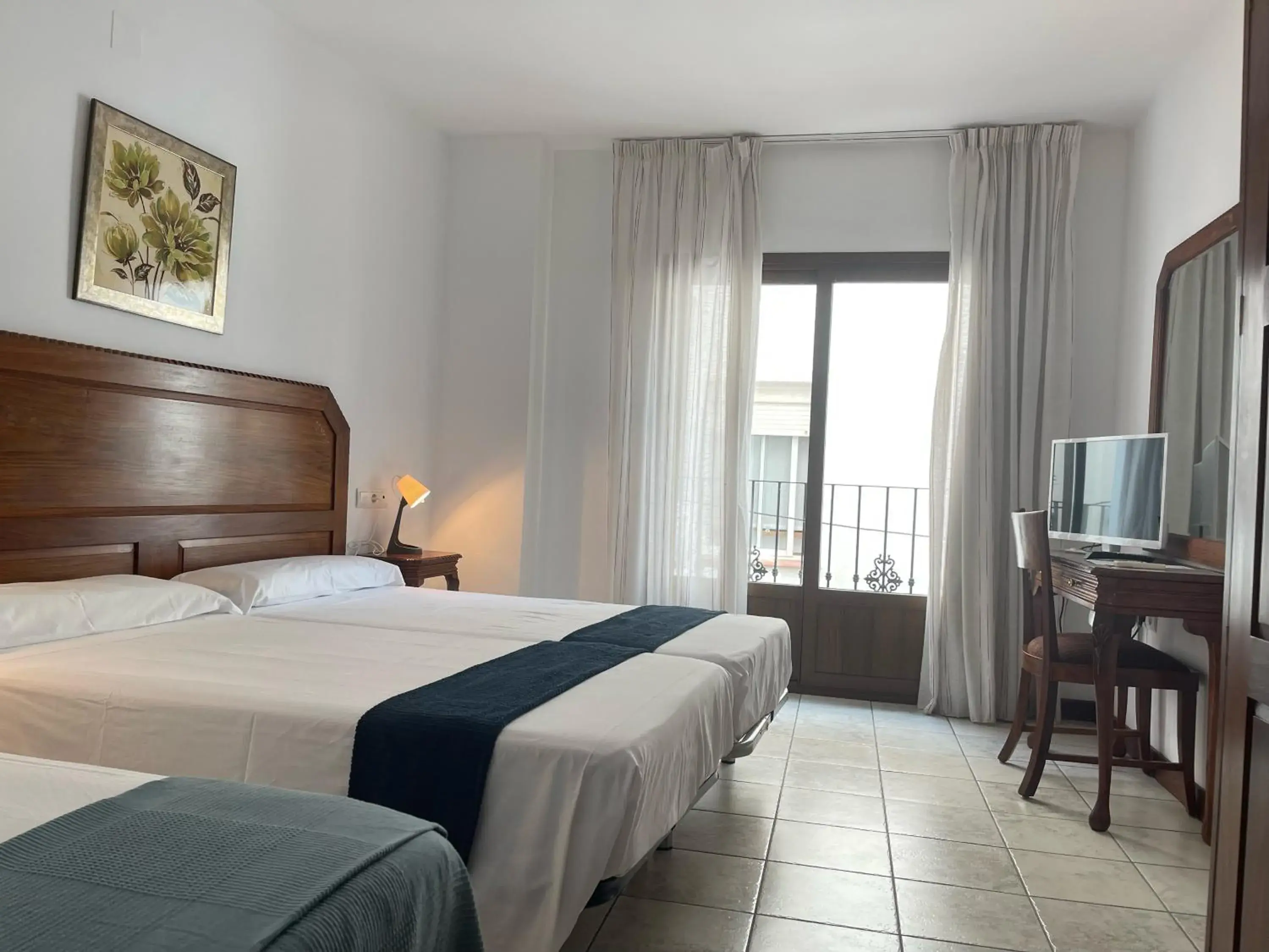 Triple Room in Hotel Al-Andalus Triple Room in Hotel Al-Andalus