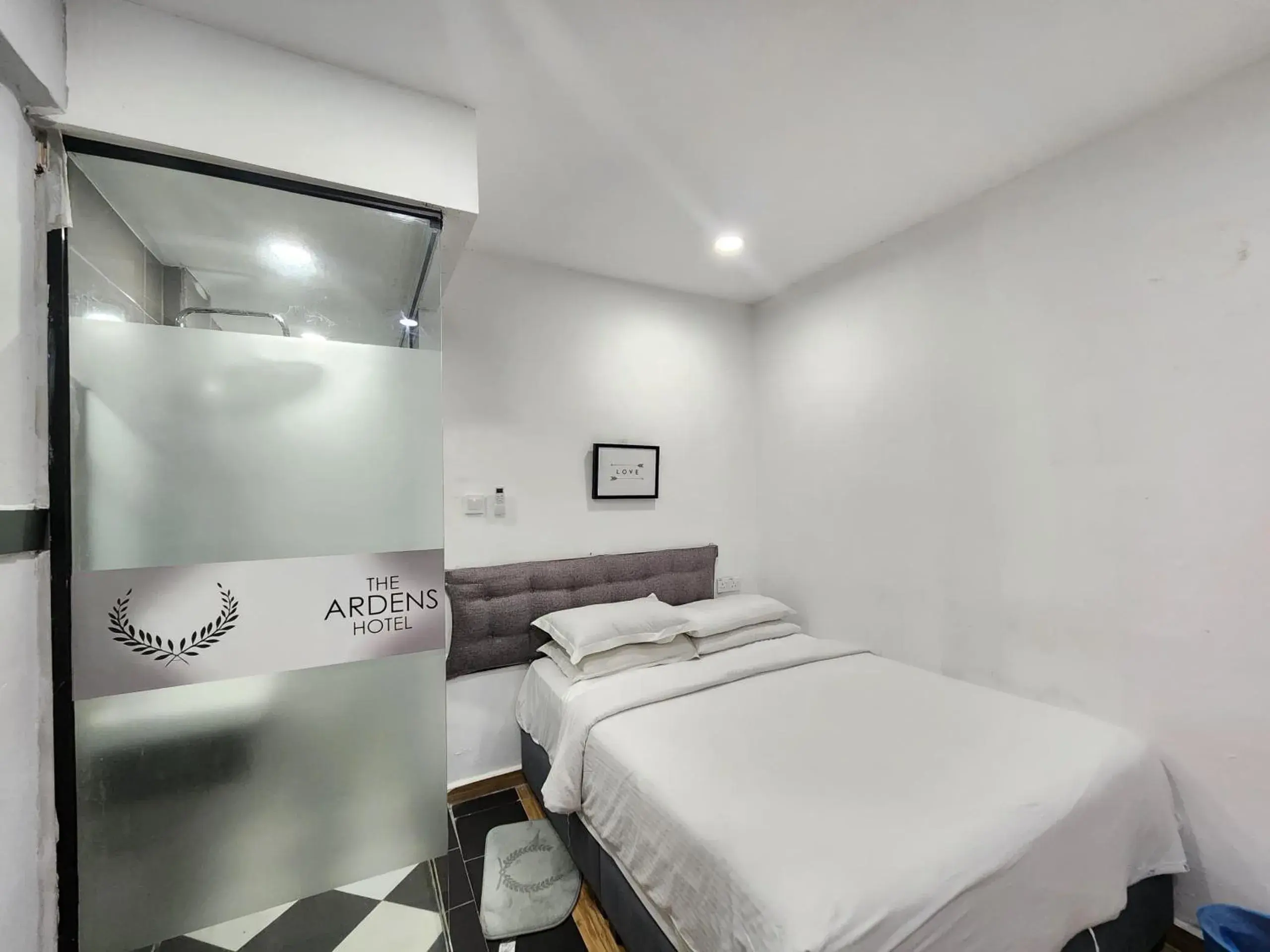 Superior Queen Room - single occupancy in The Ardens Hotel - Taman Sentosa, Johor Bahru Superior Queen Room - single occupancy in The Ardens Hotel - Taman Sentosa, Johor Bahru