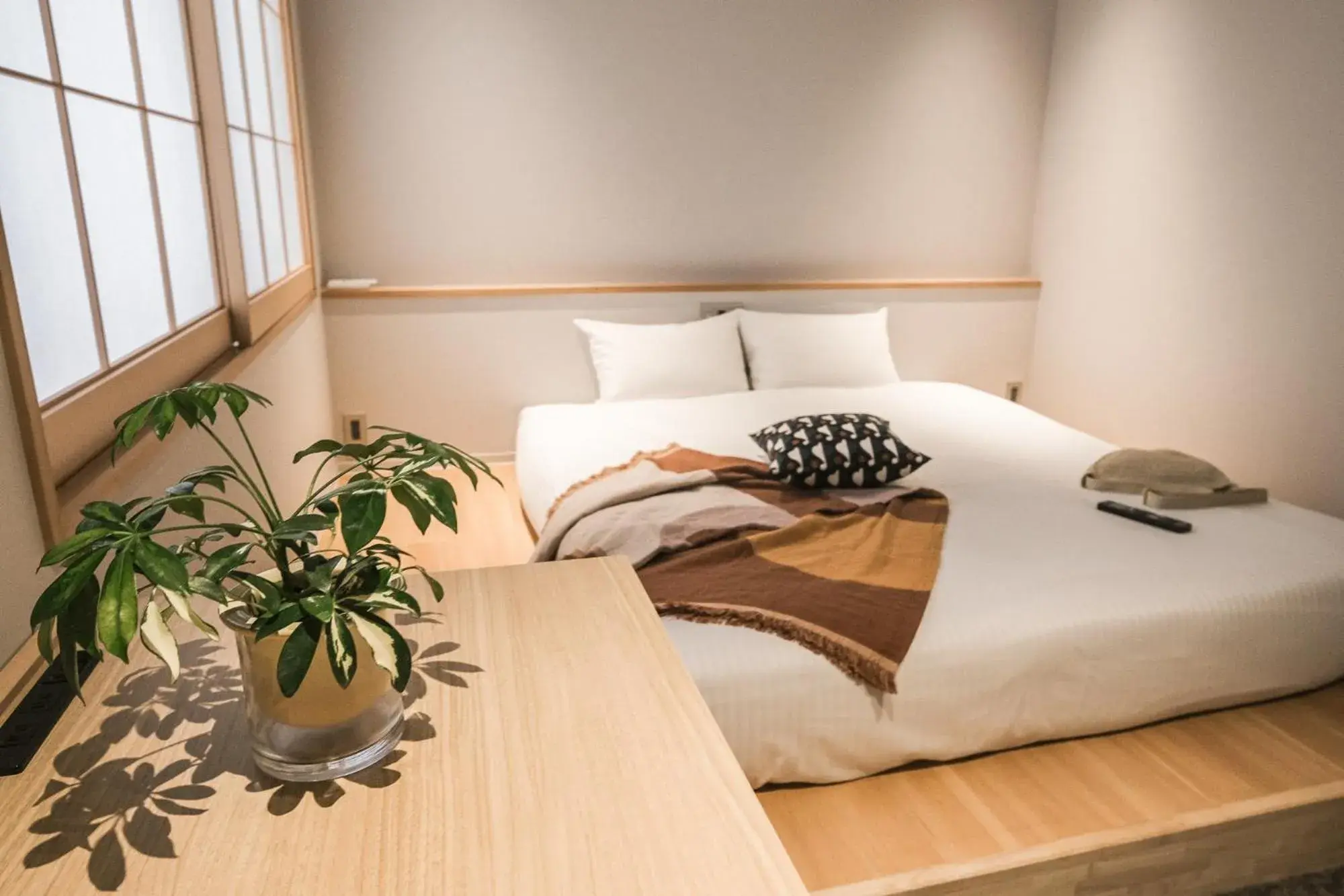 Queen Studio in WAYFARER Gojo Queen Studio in WAYFARER Gojo