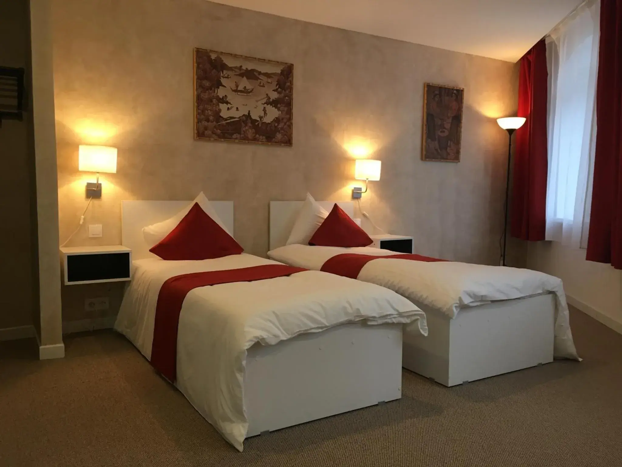 Superior Twin Room in Csiki Hotel Superior Twin Room in Csiki Hotel