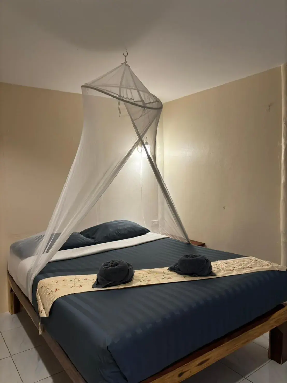 Jungle Hut With Air-Conditioner - single occupancy in Khao Sok Jungle Huts Resort Jungle Hut With Air-Conditioner - single occupancy in Khao Sok Jungle Huts Resort