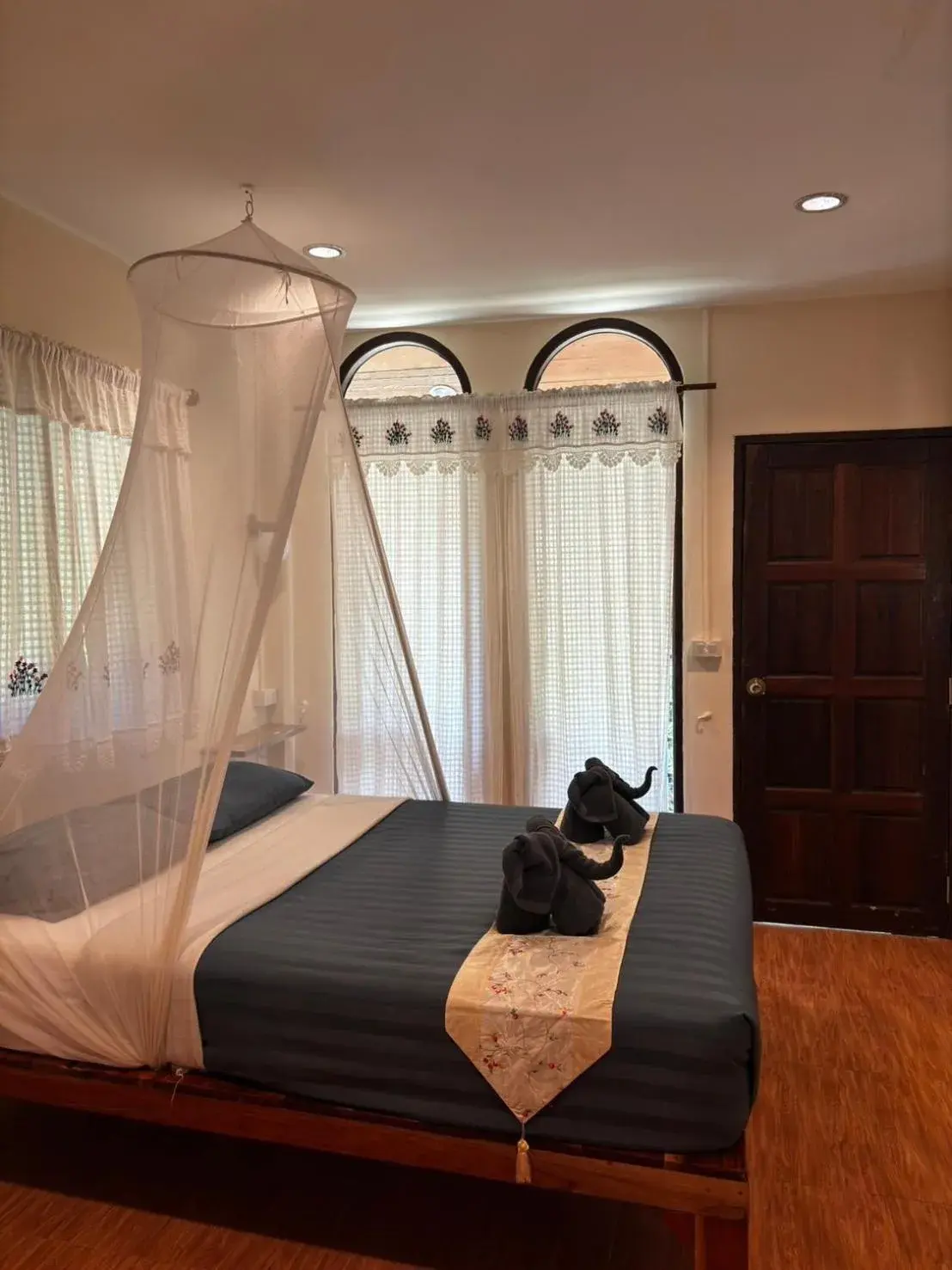 Double Room with Balcony in Khao Sok Jungle Huts Resort Double Room with Balcony in Khao Sok Jungle Huts Resort