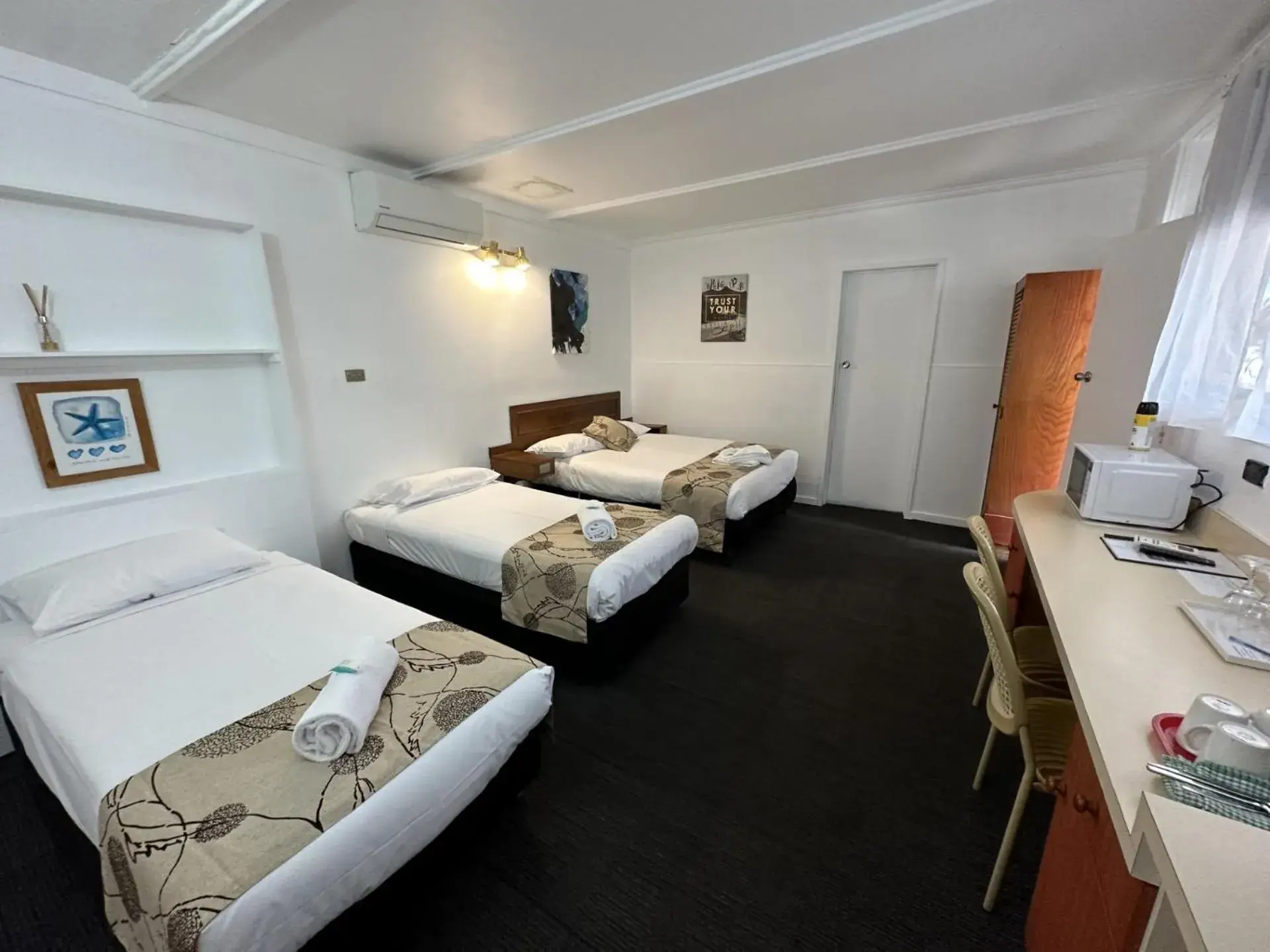 Family Room in Charlton Motel Family Room in Charlton Motel