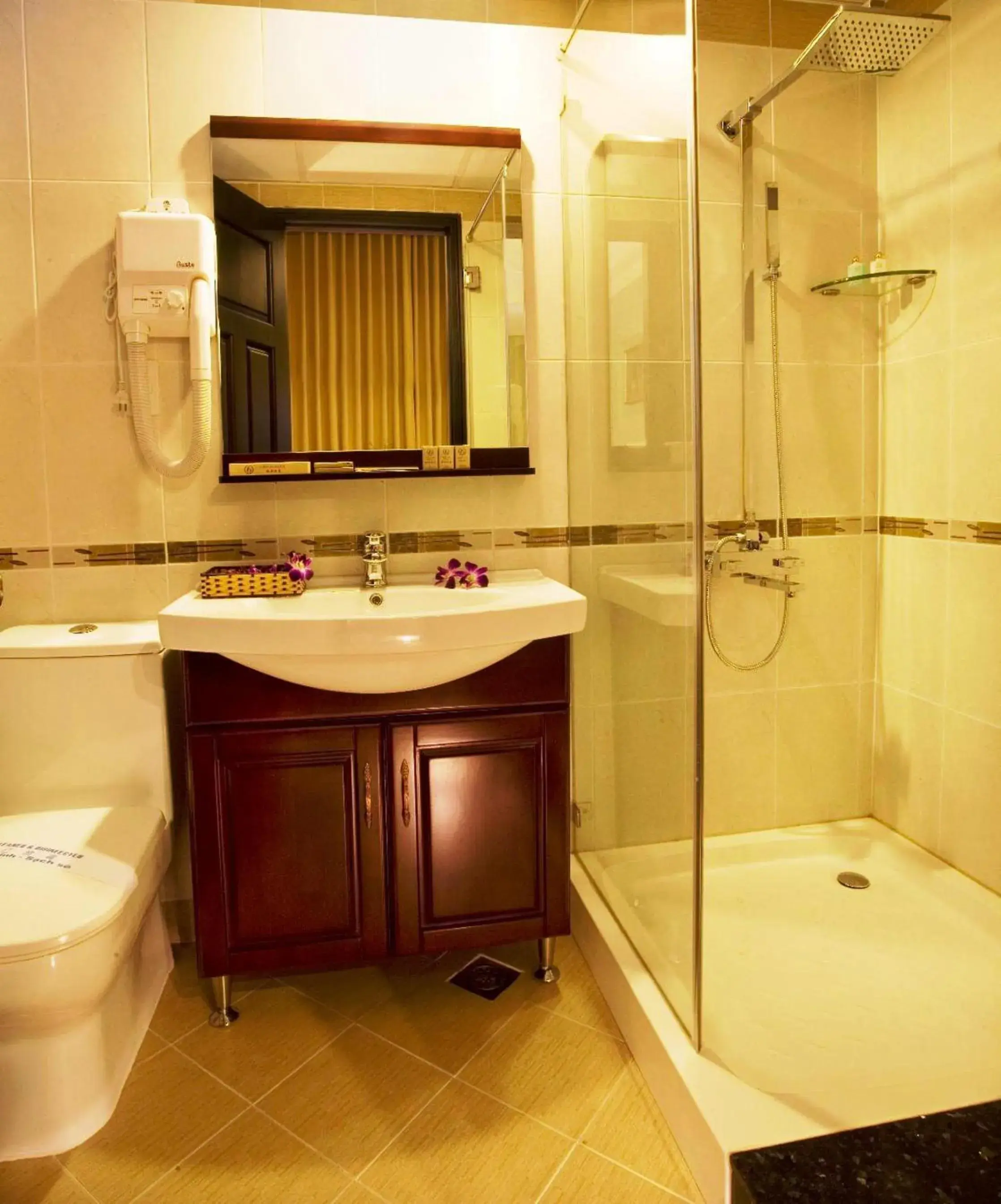 Deluxe Double Room in Lien An Sai Gon Hotel Deluxe Double Room in Lien An Sai Gon Hotel