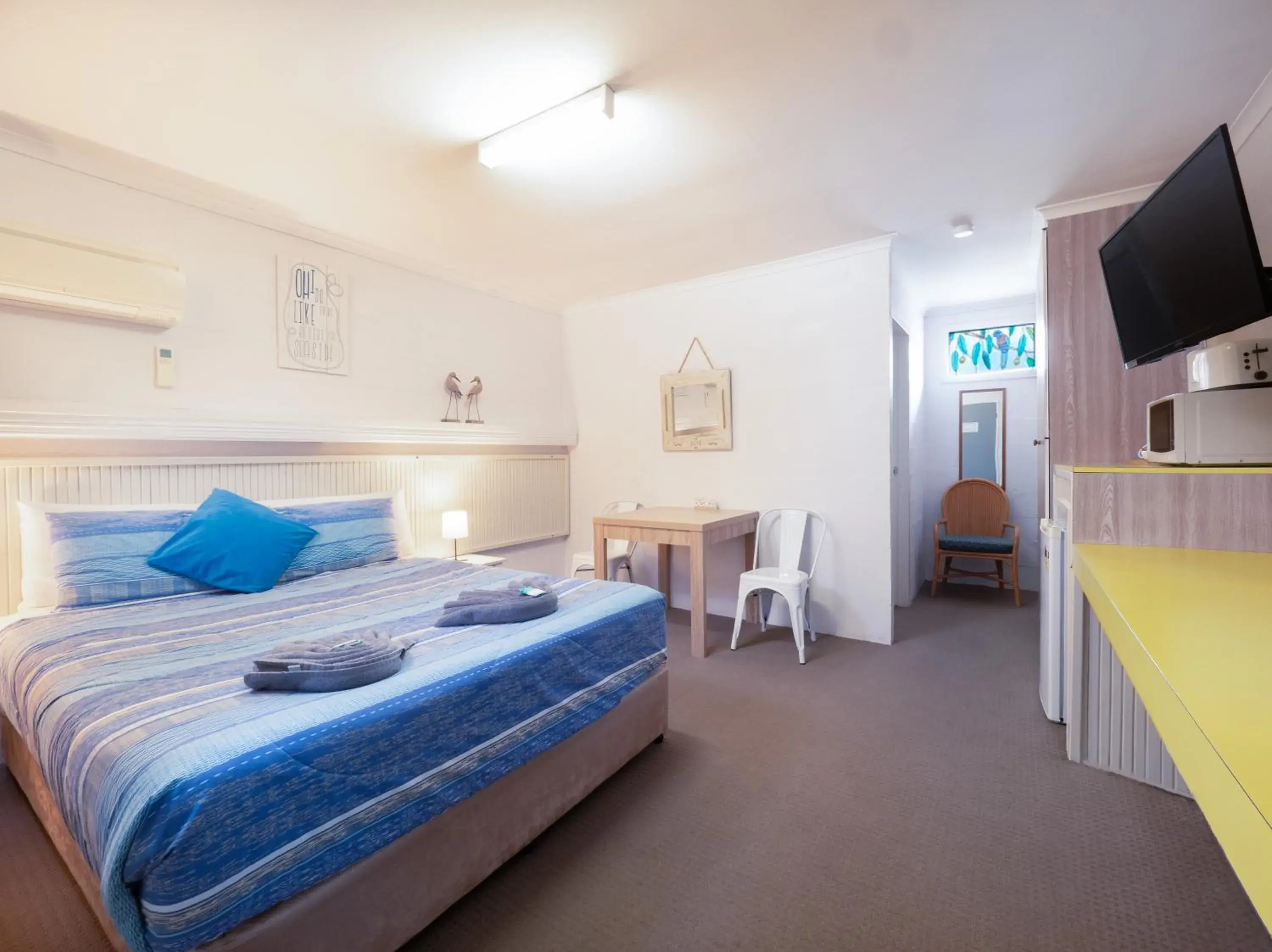 Standard Queen Room in Boyne Island Motel and Villas Standard Queen Room in Boyne Island Motel and Villas