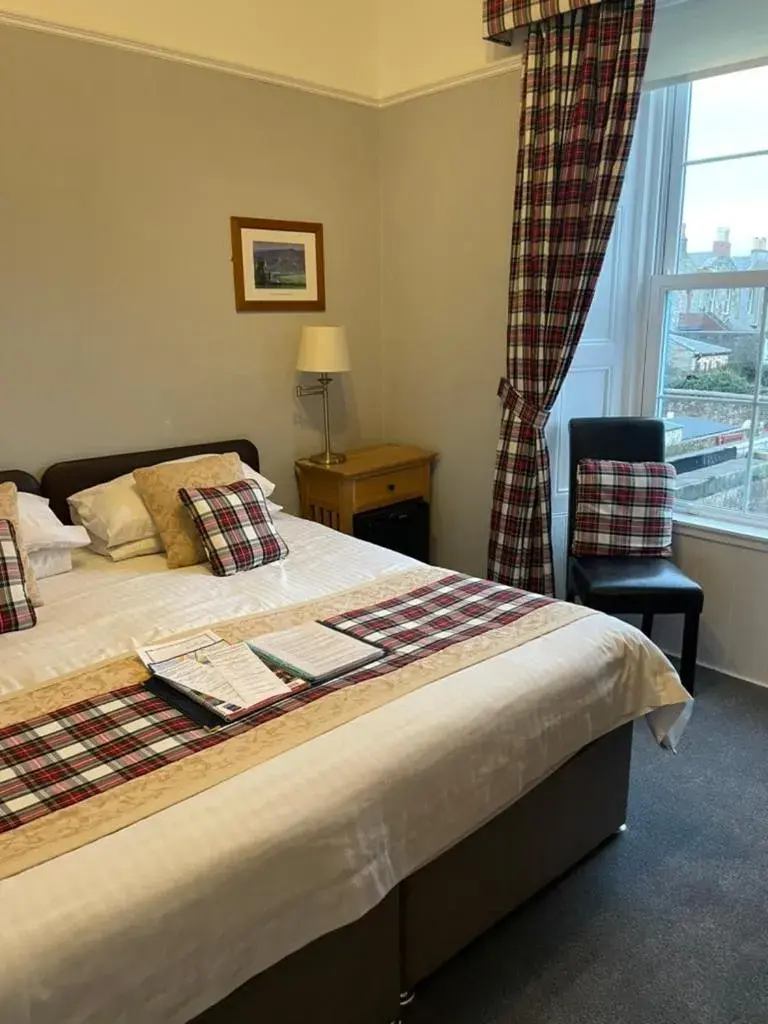 Double or Twin Room with Private Bathroom - single occupancy in Daviot Guest House Double or Twin Room with Private Bathroom - single occupancy in Daviot Guest House