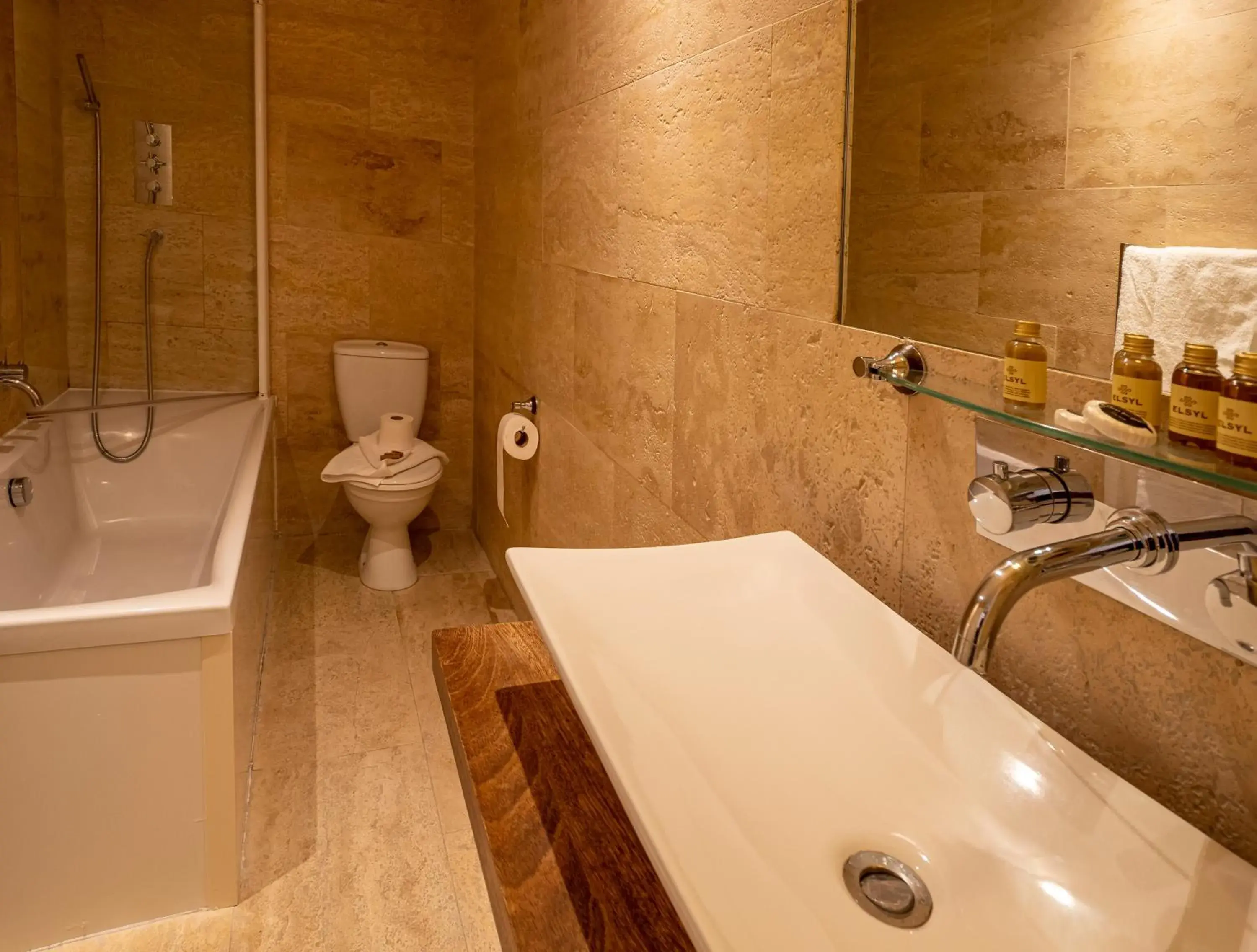 Sea View Four Poster in The Bulkeley Hotel Sea View Four Poster in The Bulkeley Hotel