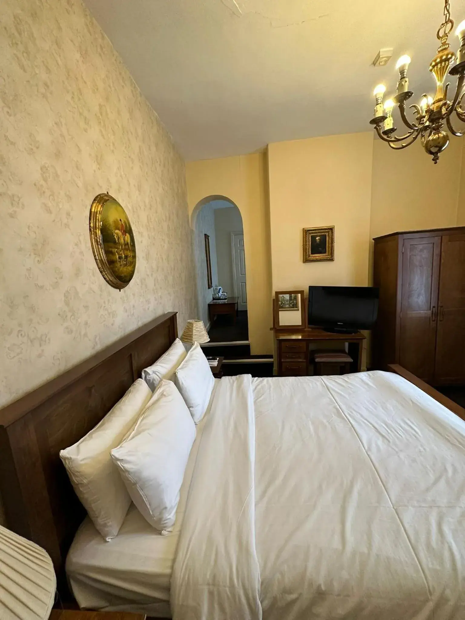 Family Room in George & Pilgrims Hotel Family Room in George & Pilgrims Hotel