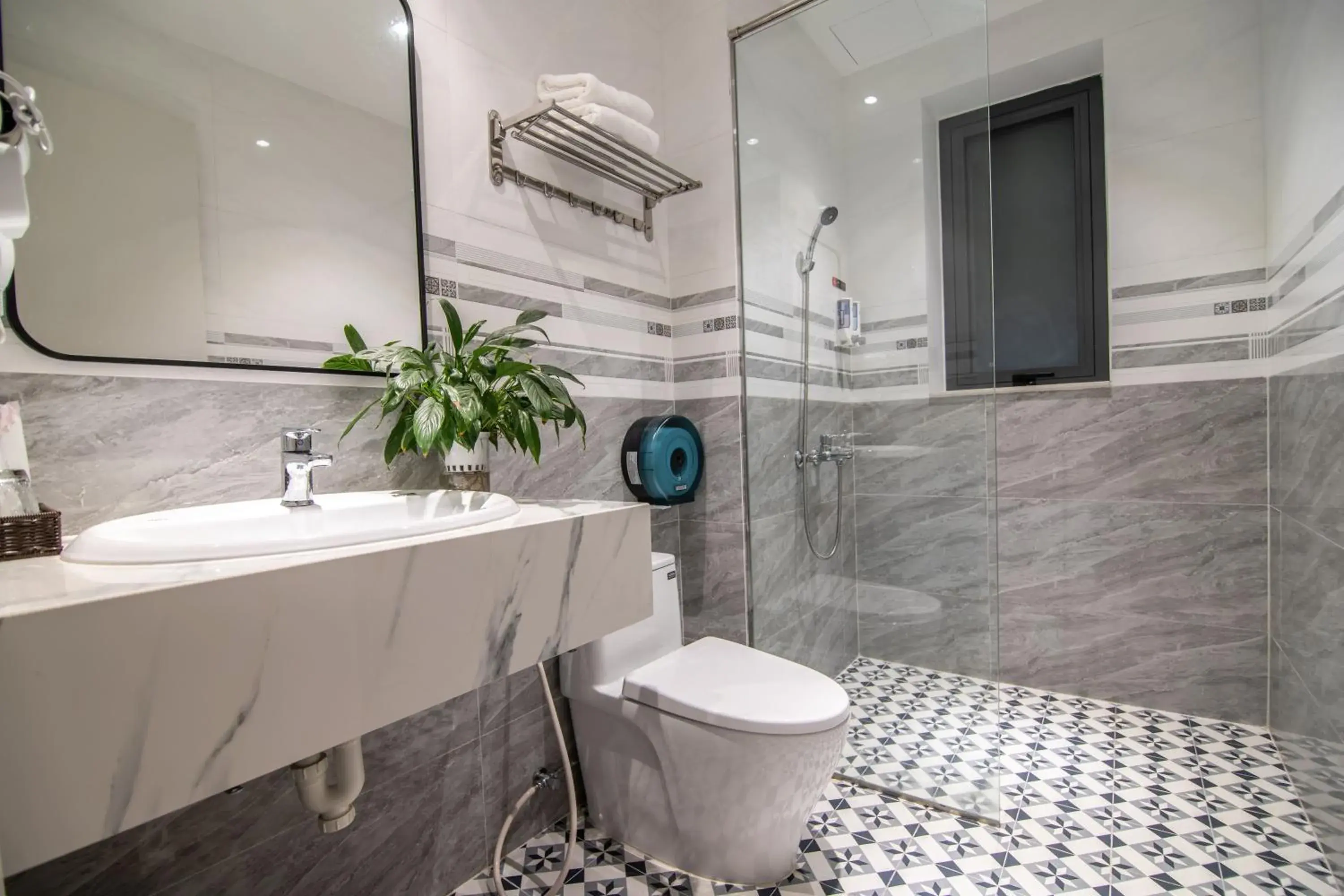 Standard Double Room in Bin Bin Hotel 12 Near Sala Residence Standard Double Room in Bin Bin Hotel 12 Near Sala Residence