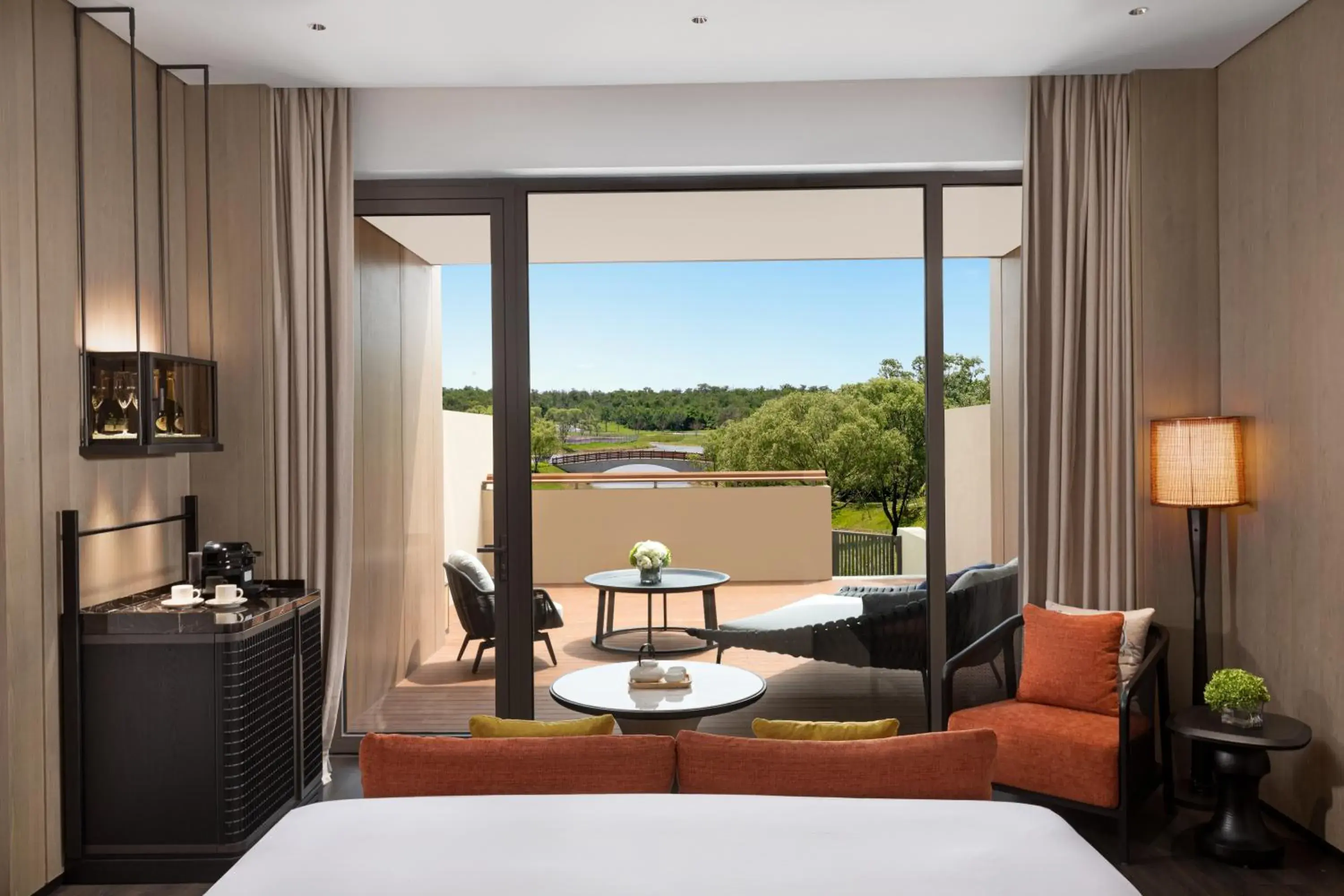 1 King Standard With Bath And Courtyard in Hotel Indigo Beidaihe 1 King Standard With Bath And Courtyard in Hotel Indigo Beidaihe