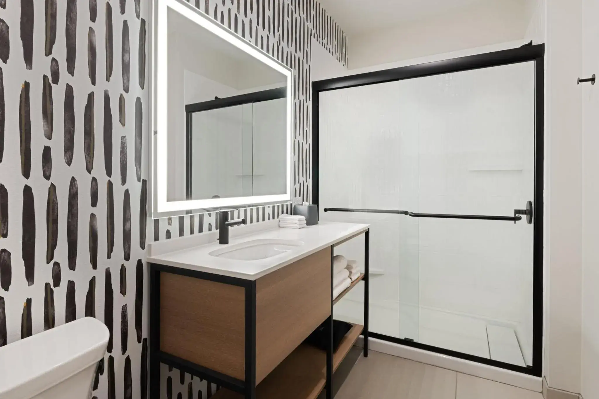 Standard Room in Atwell Suites Kansas City Airport by IHG Standard Room in Atwell Suites Kansas City Airport by IHG