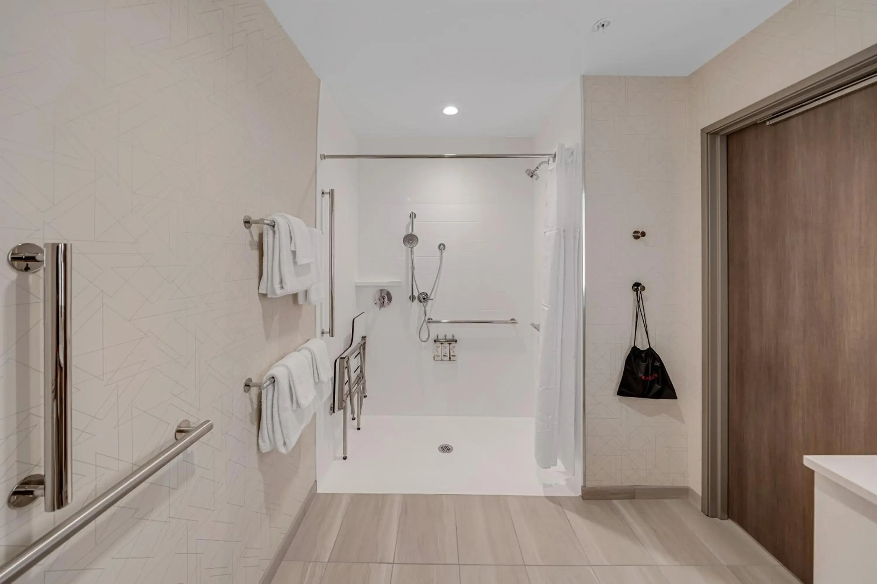 King Suite - single occupancy - Communications and Mobility Accessible in Holiday Inn Express & Suites Fort Walton Beach - Eglin Area by IHG King Suite - single occupancy - Communications and Mobility Accessible in Holiday Inn Express & Suites Fort Walton Beach - Eglin Area by IHG