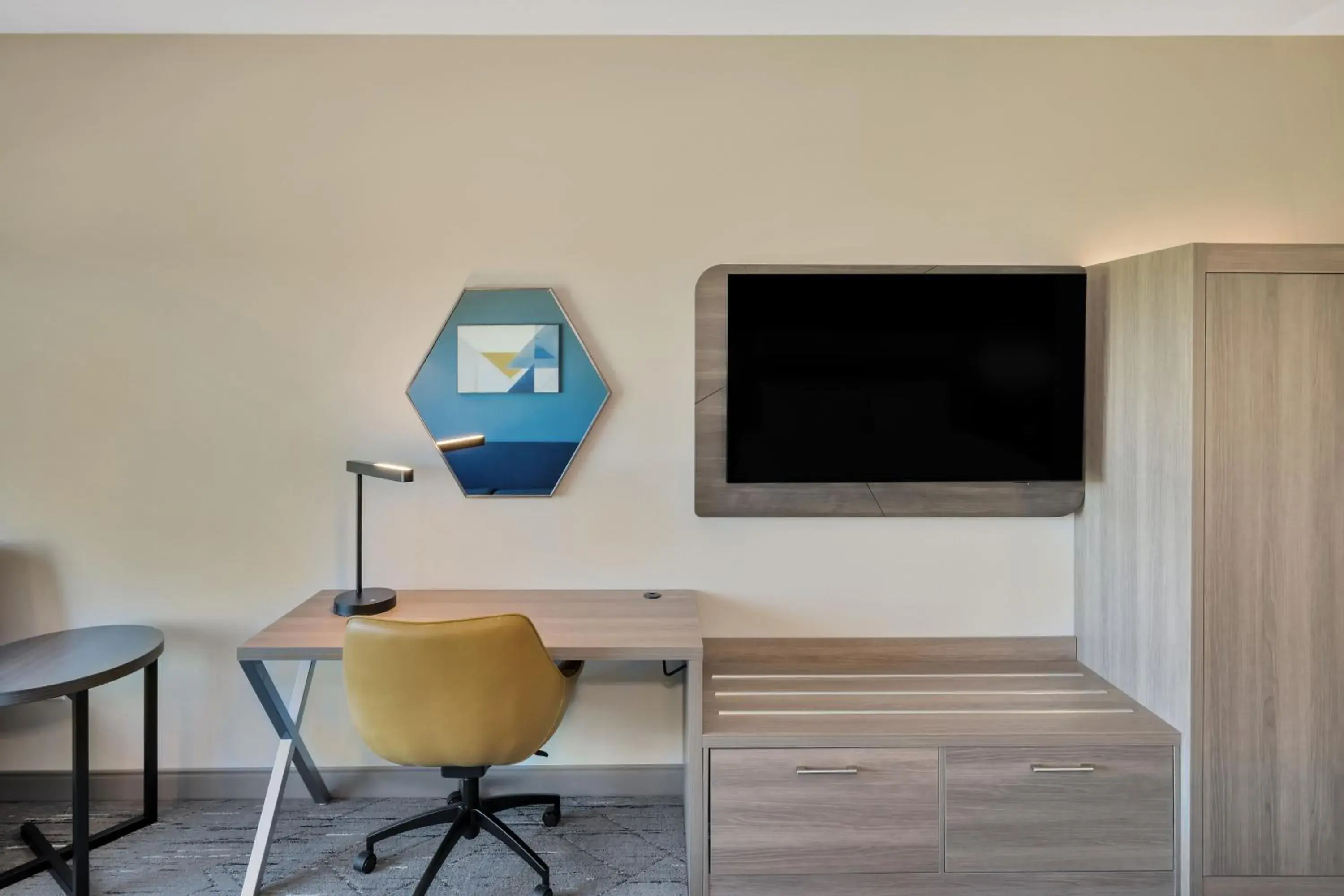 King Suite - single occupancy in Holiday Inn Express & Suites Fort Walton Beach - Eglin Area by IHG King Suite - single occupancy in Holiday Inn Express & Suites Fort Walton Beach - Eglin Area by IHG