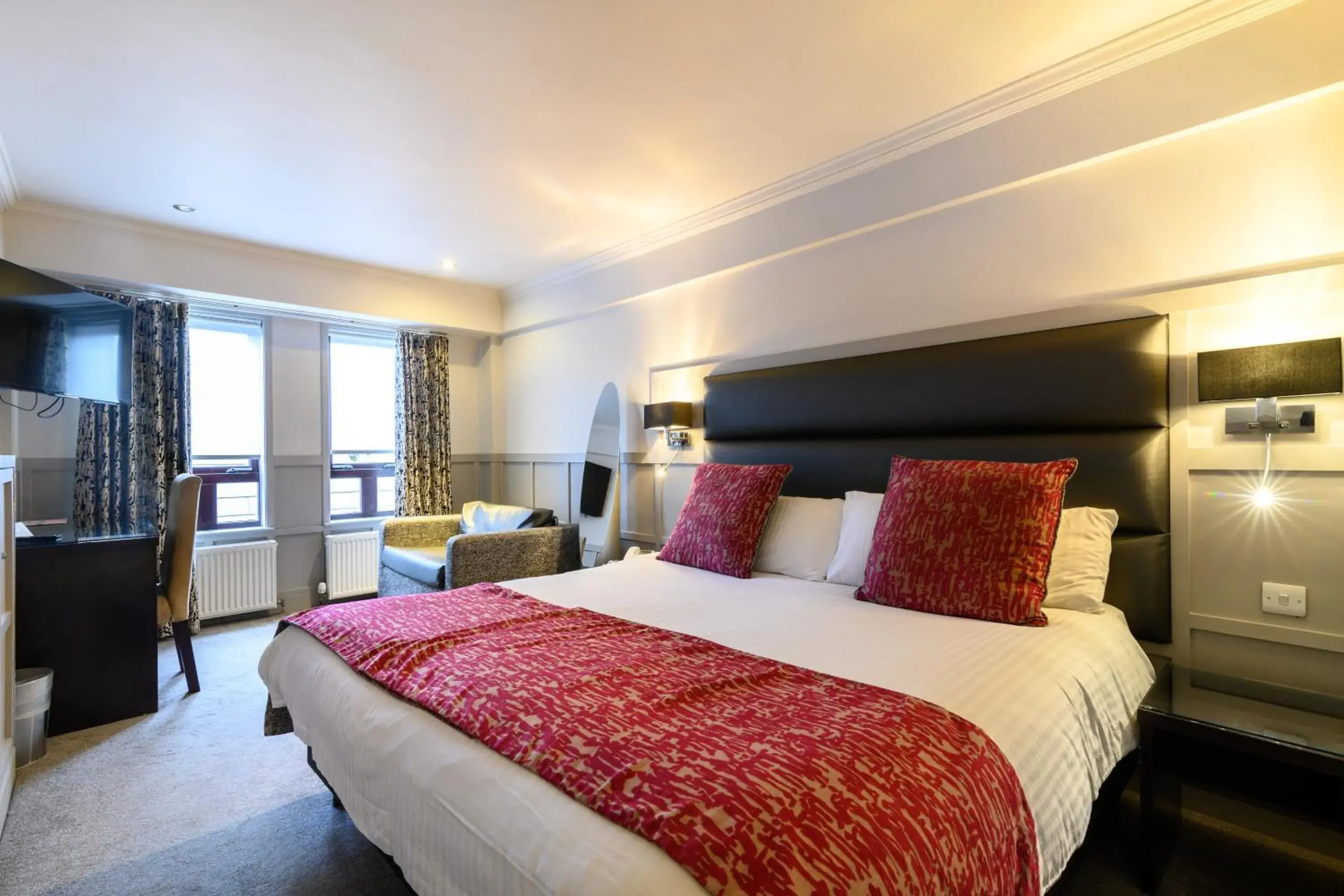 Boutique Superking in Glynhill Hotel & Spa near Glasgow Airport Boutique Superking in Glynhill Hotel & Spa near Glasgow Airport