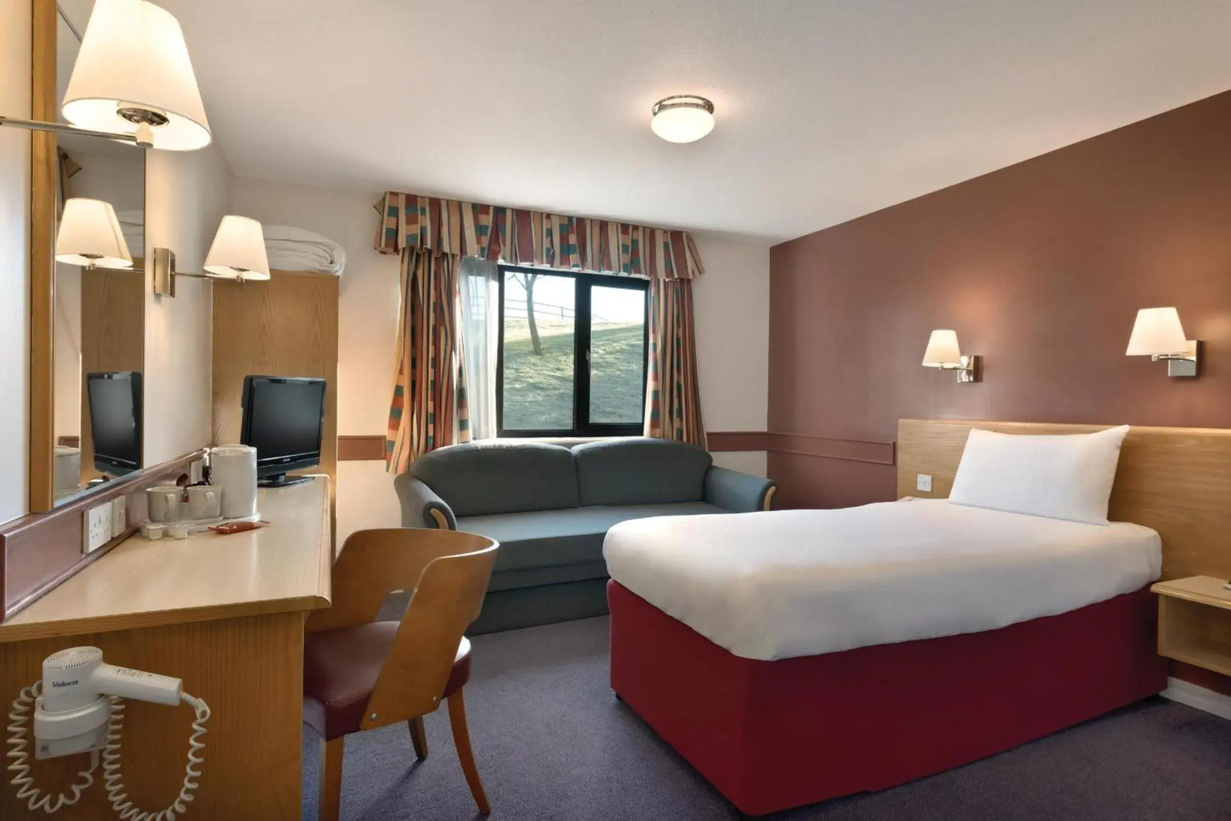 Twin Room - Disability Access in Days Inn Hotel Membury Twin Room - Disability Access in Days Inn Hotel Membury