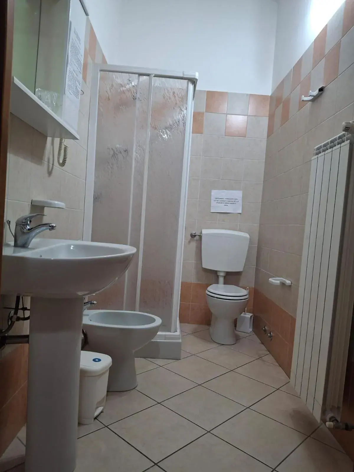 Triple Room in Albergo quatro pini Triple Room in Albergo quatro pini