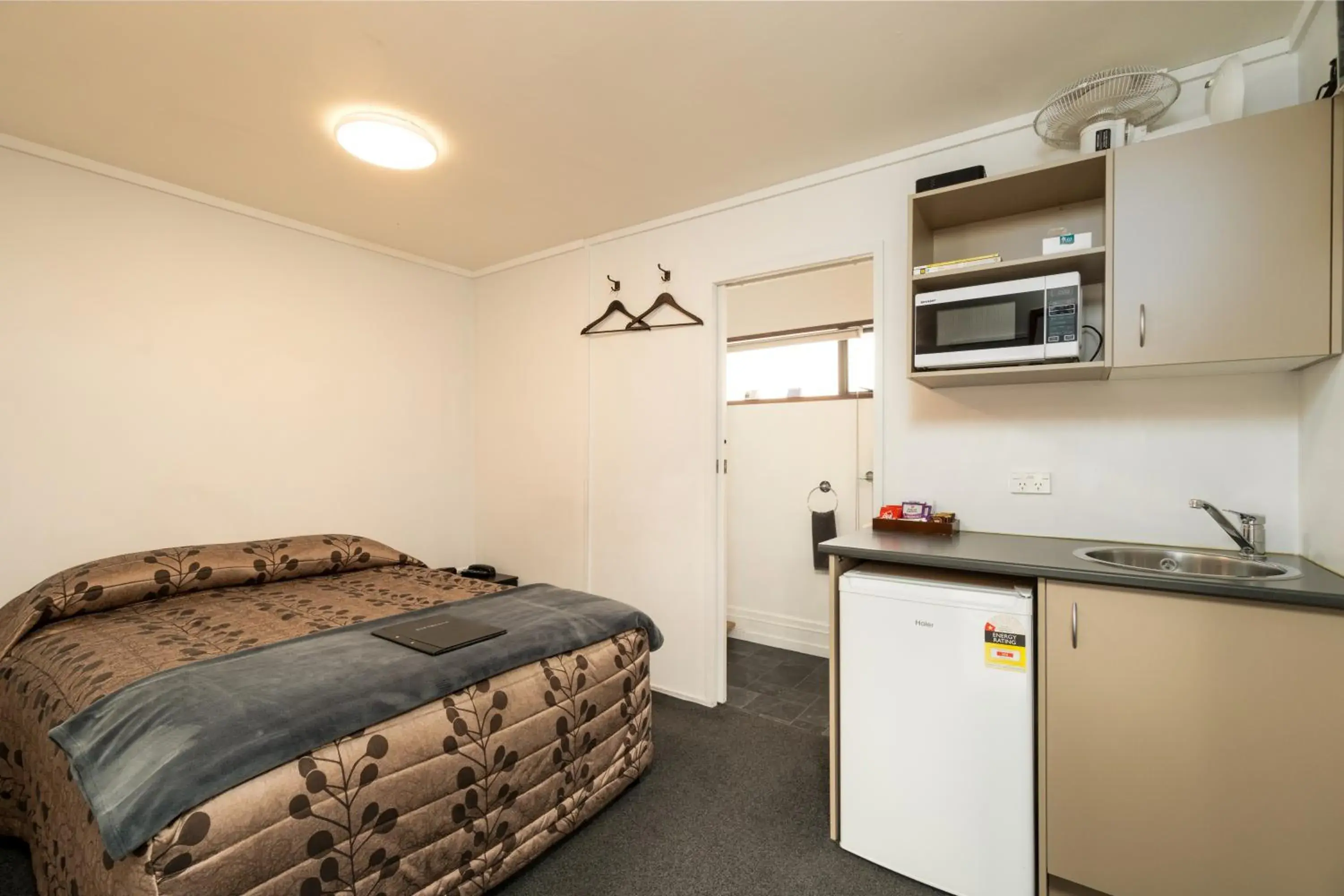 Compact Studio in Centennial Court Hotel Compact Studio in Centennial Court Hotel