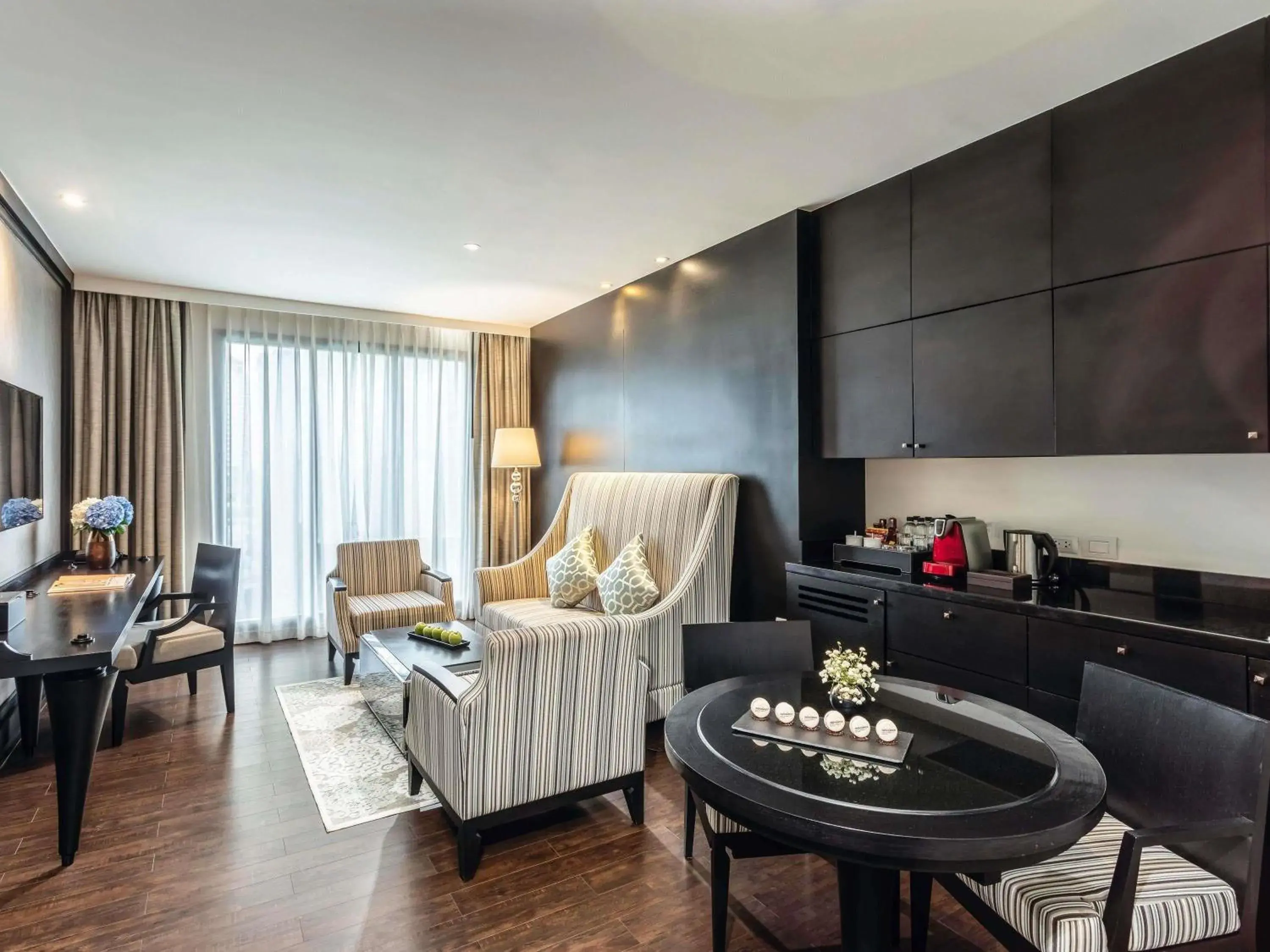 Executive Suite with Lounge Access in Mövenpick Hotel Sukhumvit 15 Bangkok Executive Suite with Lounge Access in Mövenpick Hotel Sukhumvit 15 Bangkok